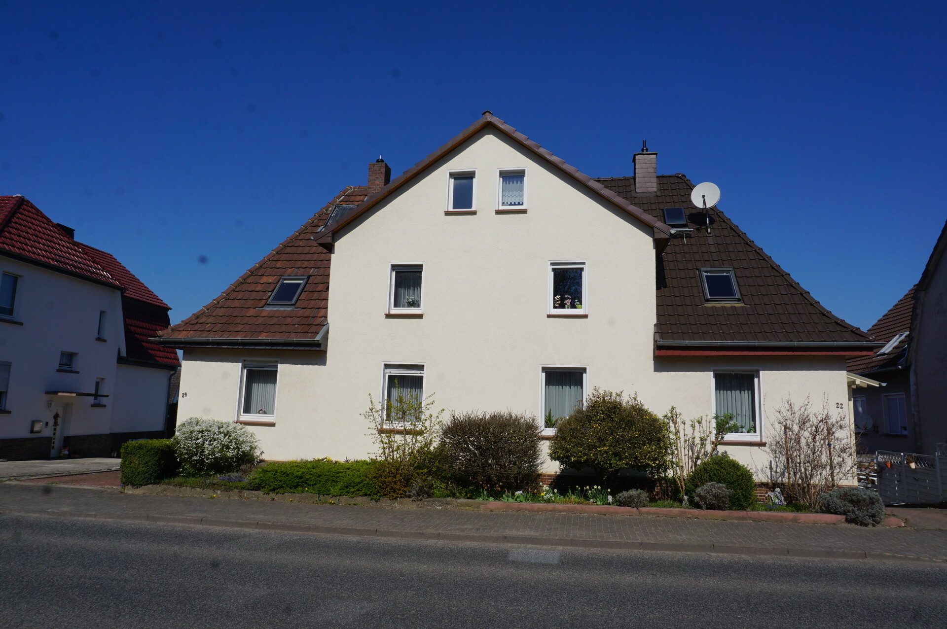 Immobilienangebot - Felsberg - Wohnen - Doppelhaushälfte mit schönem Garten. Keine Käuferprovision!