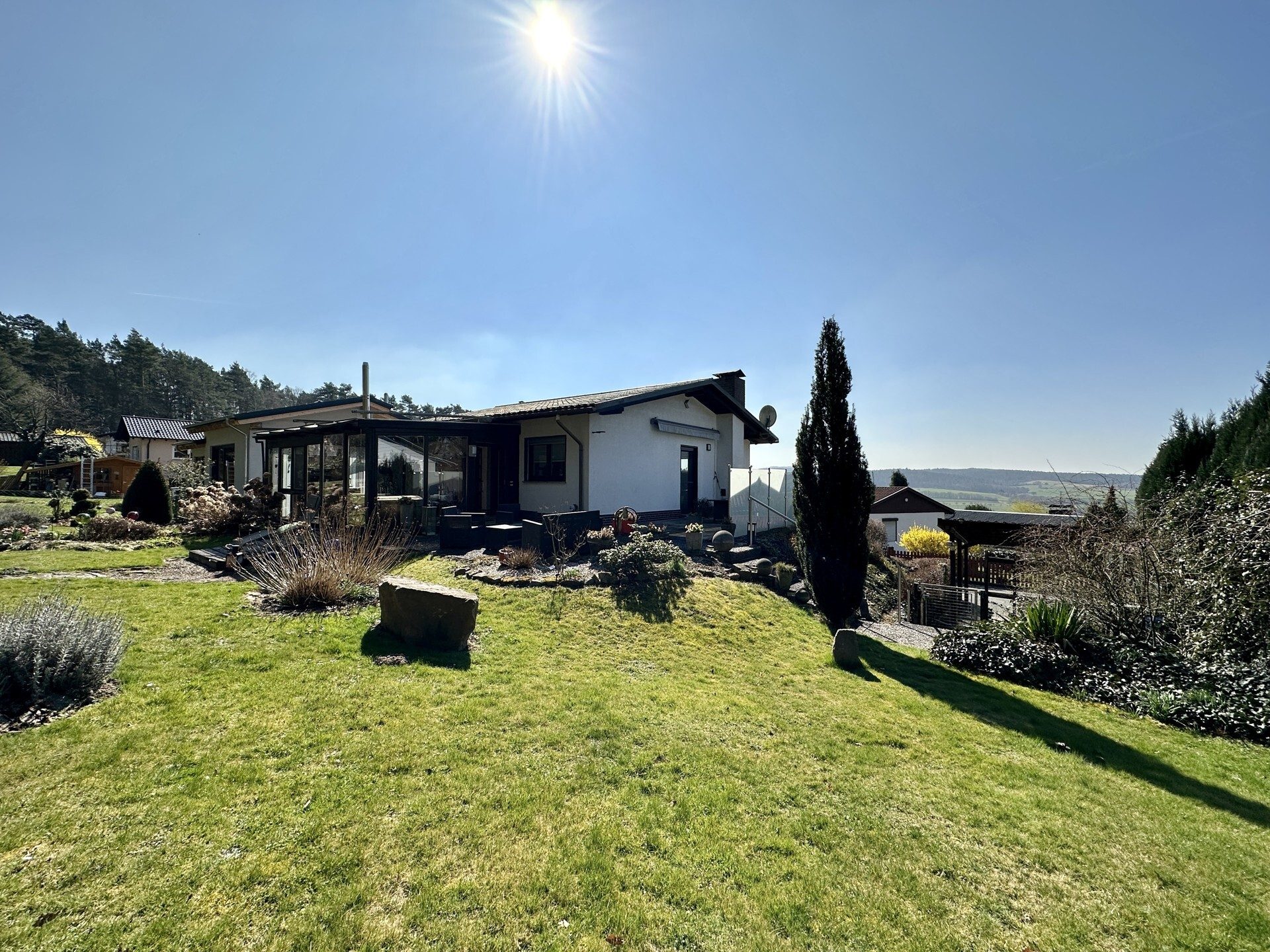 Immobilienangebot - Knüllwald - Wohnen - Fast wie im Urlaub: Gepflegtes Einfamilienhaus in ehemaligem Feriengebiet! KEINE KÄUFERPROVISION