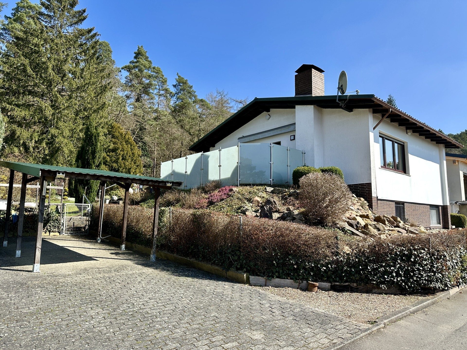 Immobilienangebot - Knüllwald - Wohnen - Fast wie im Urlaub: Gepflegtes Einfamilienhaus in ehemaligem Feriengebiet! KEINE KÄUFERPROVISION