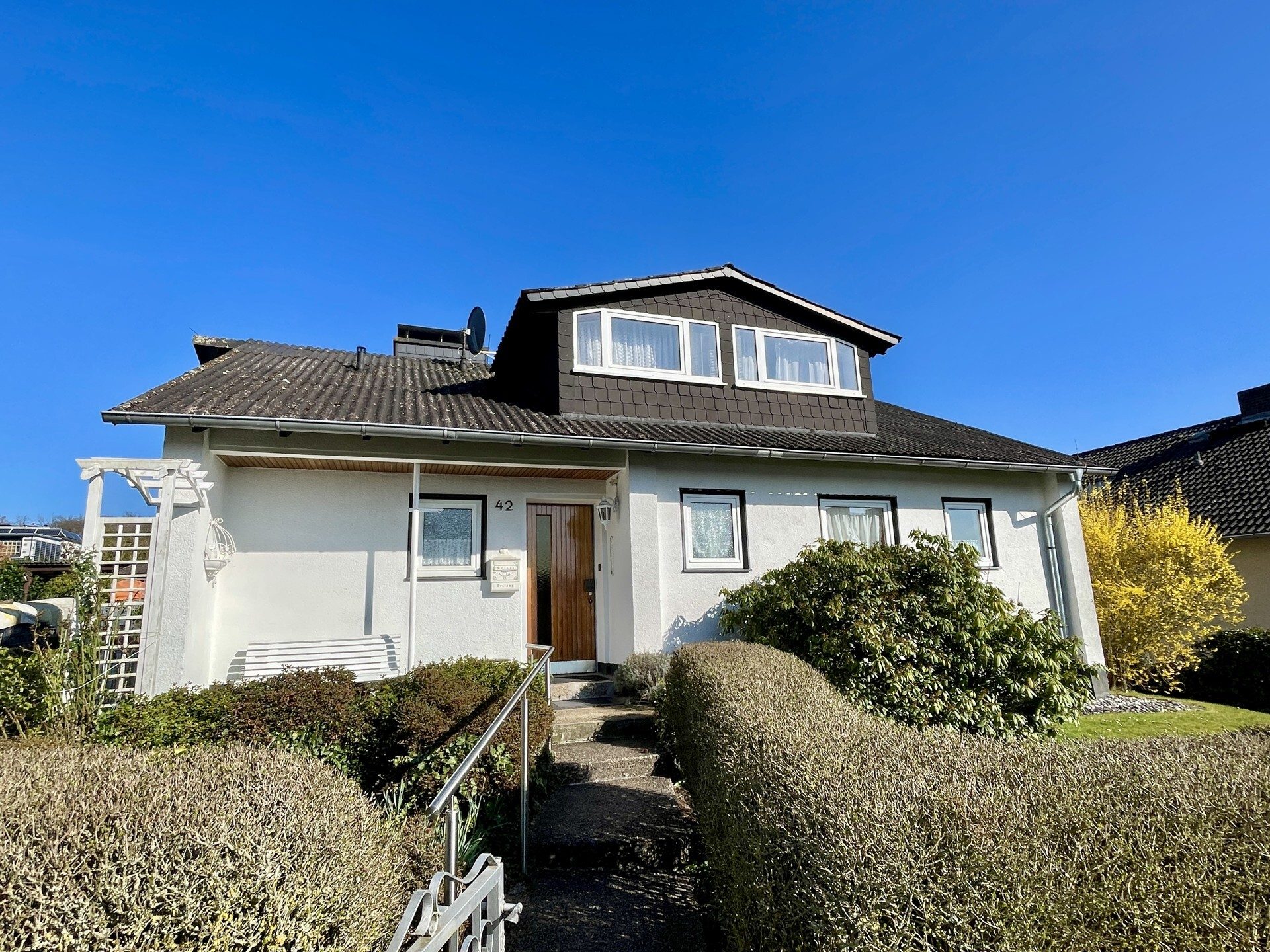 Immobilienangebot - Immenhausen - Wohnen - Individuelles Domizil für Paare oder kleine Familien!
KEINE KÄUFERPROVISION