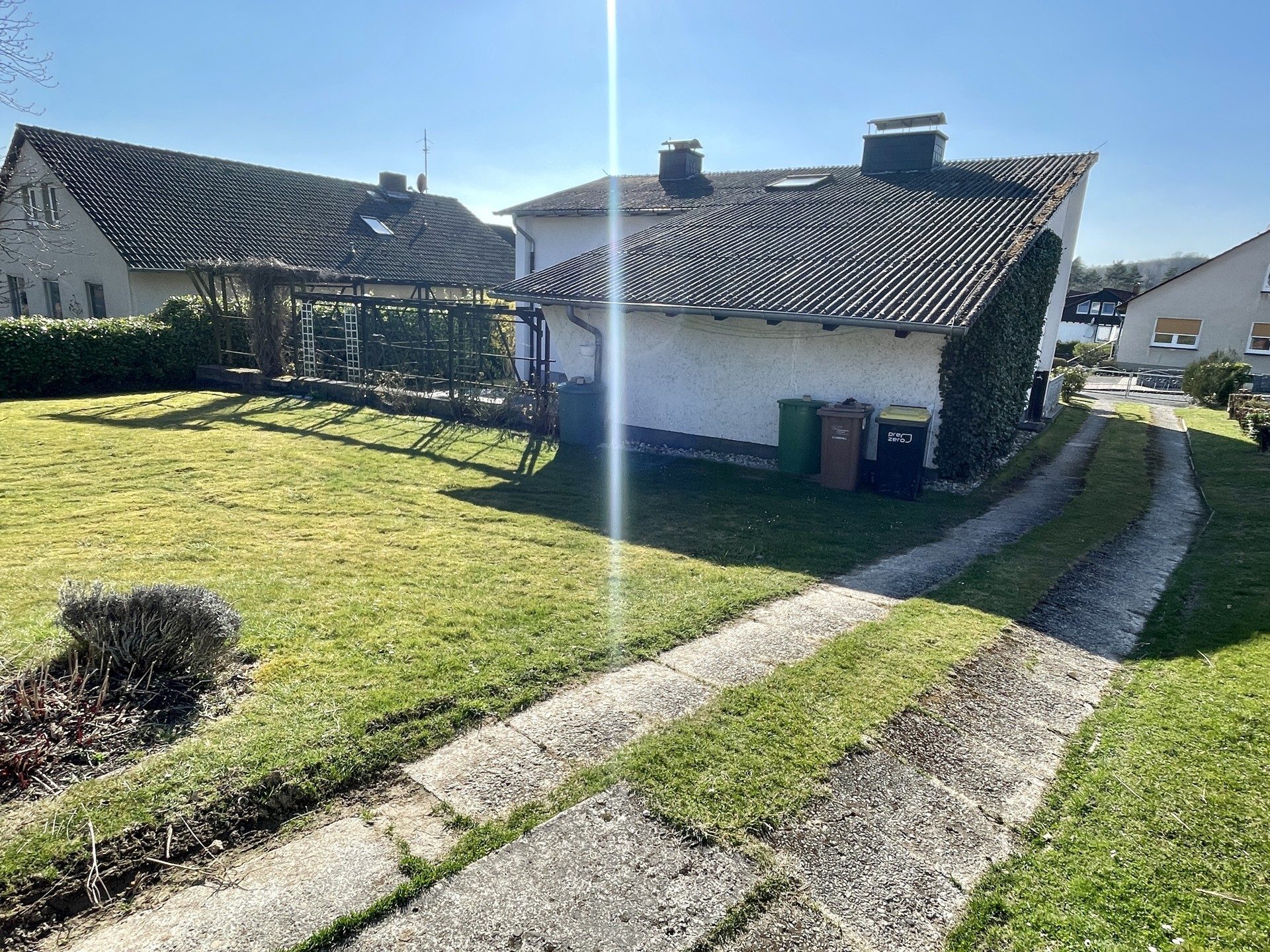Immobilienangebot - Immenhausen - Wohnen - Individuelles Domizil für Paare oder kleine Familien!
KEINE KÄUFERPROVISION