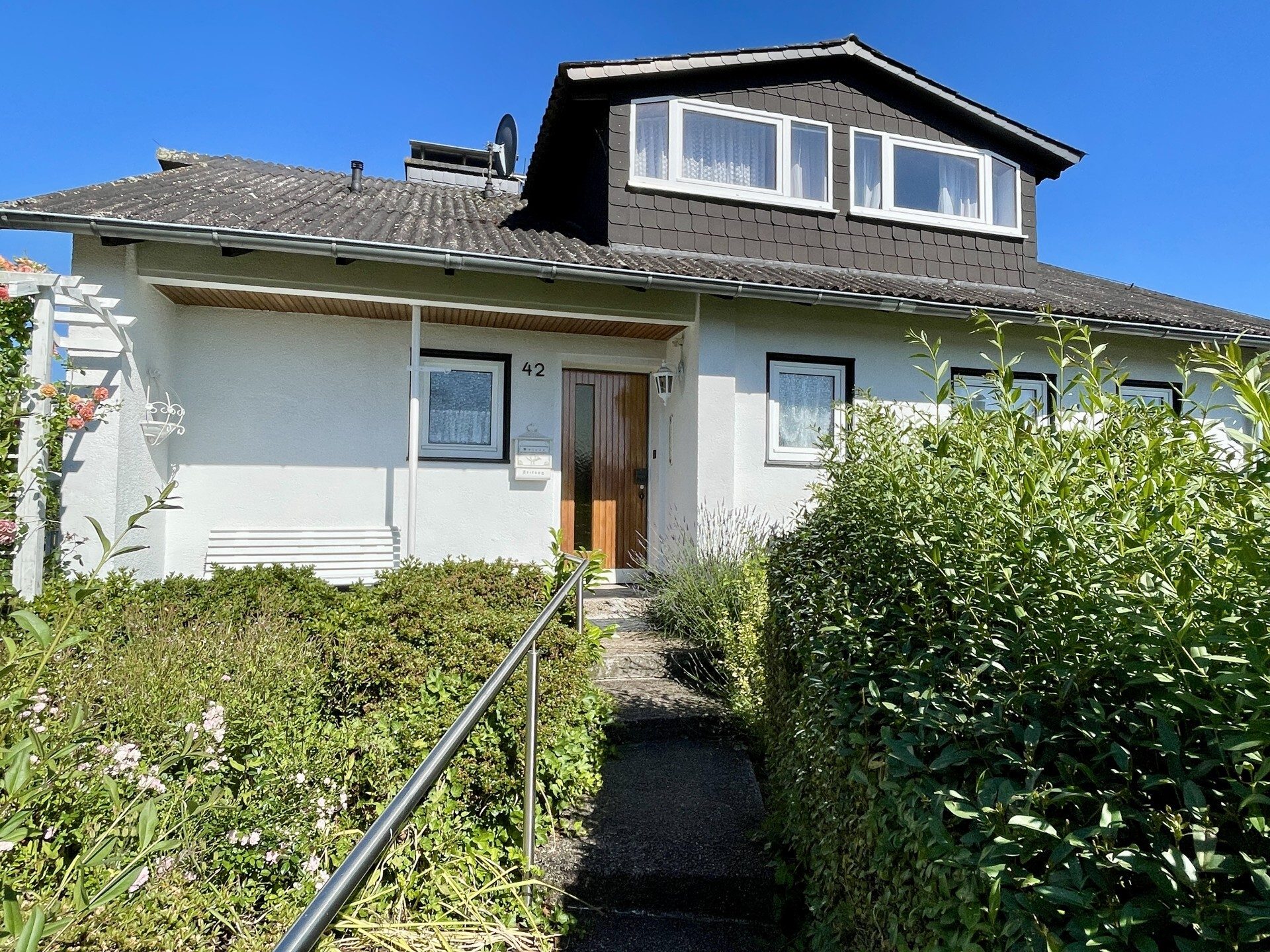 Immobilienangebot - Immenhausen - Wohnen - Individuelles Domizil für Paare oder kleine Familien!
KEINE KÄUFERPROVISION