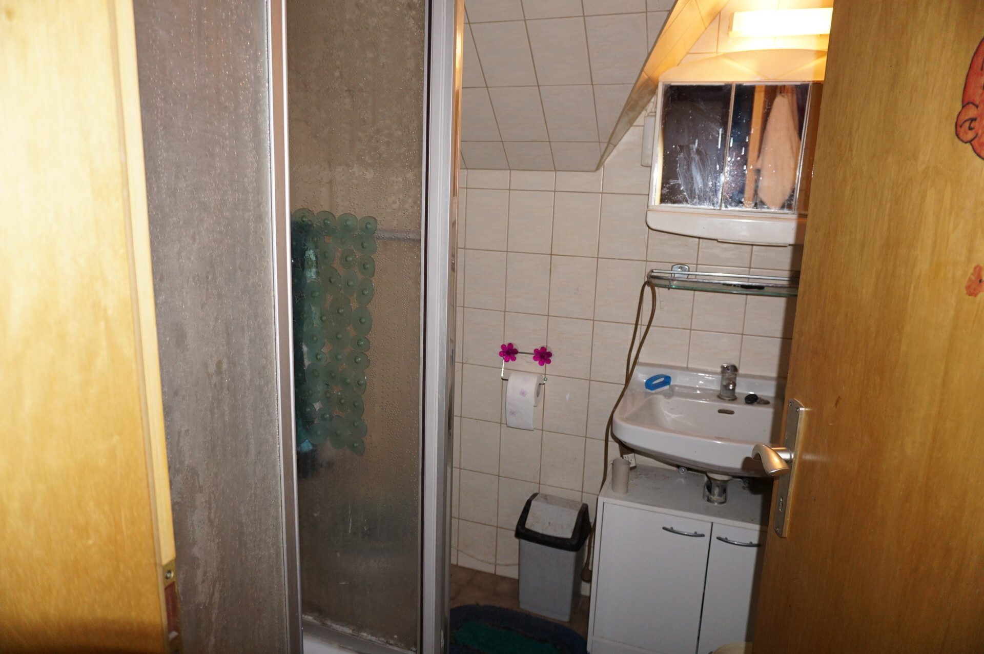 Immobilienangebot - Malsfeld - Wohnen - Großzügiges Haus mit Sanierungsbedarf. Keine Käuferprovision!