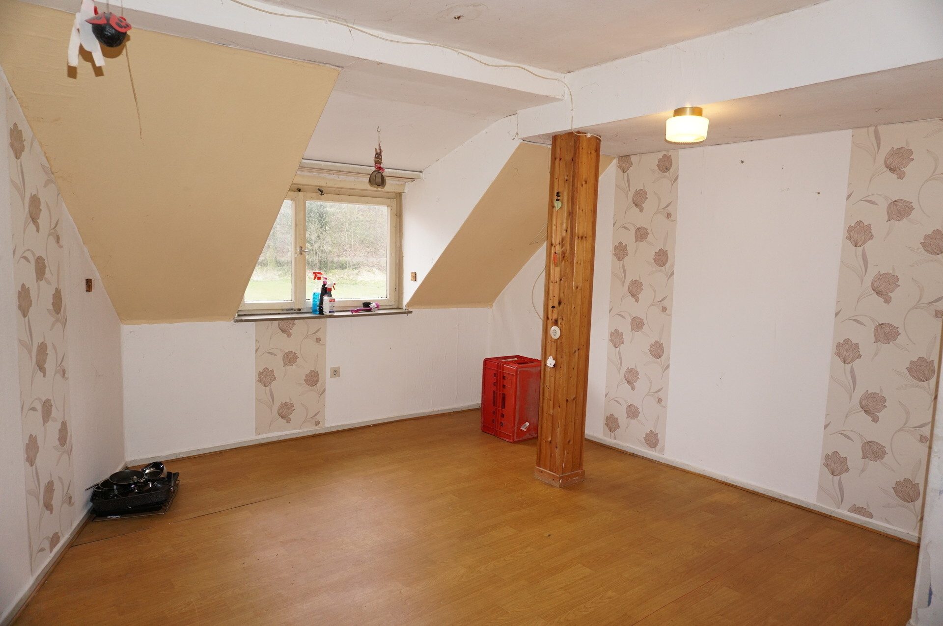 Immobilienangebot - Malsfeld - Wohnen - Großzügiges Haus mit Sanierungsbedarf. Keine Käuferprovision!