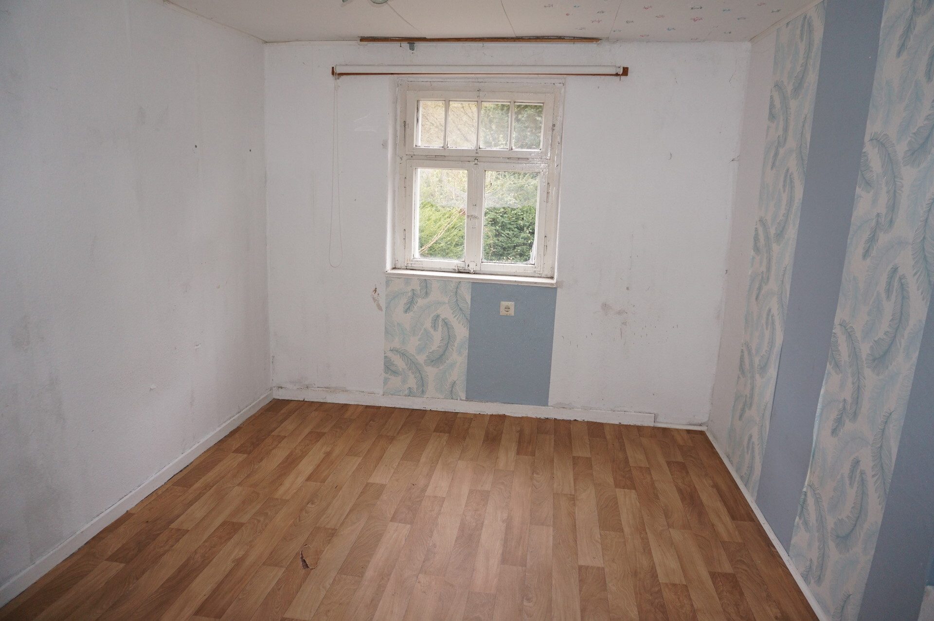 Immobilienangebot - Malsfeld - Wohnen - Großzügiges Haus mit Sanierungsbedarf. Keine Käuferprovision!