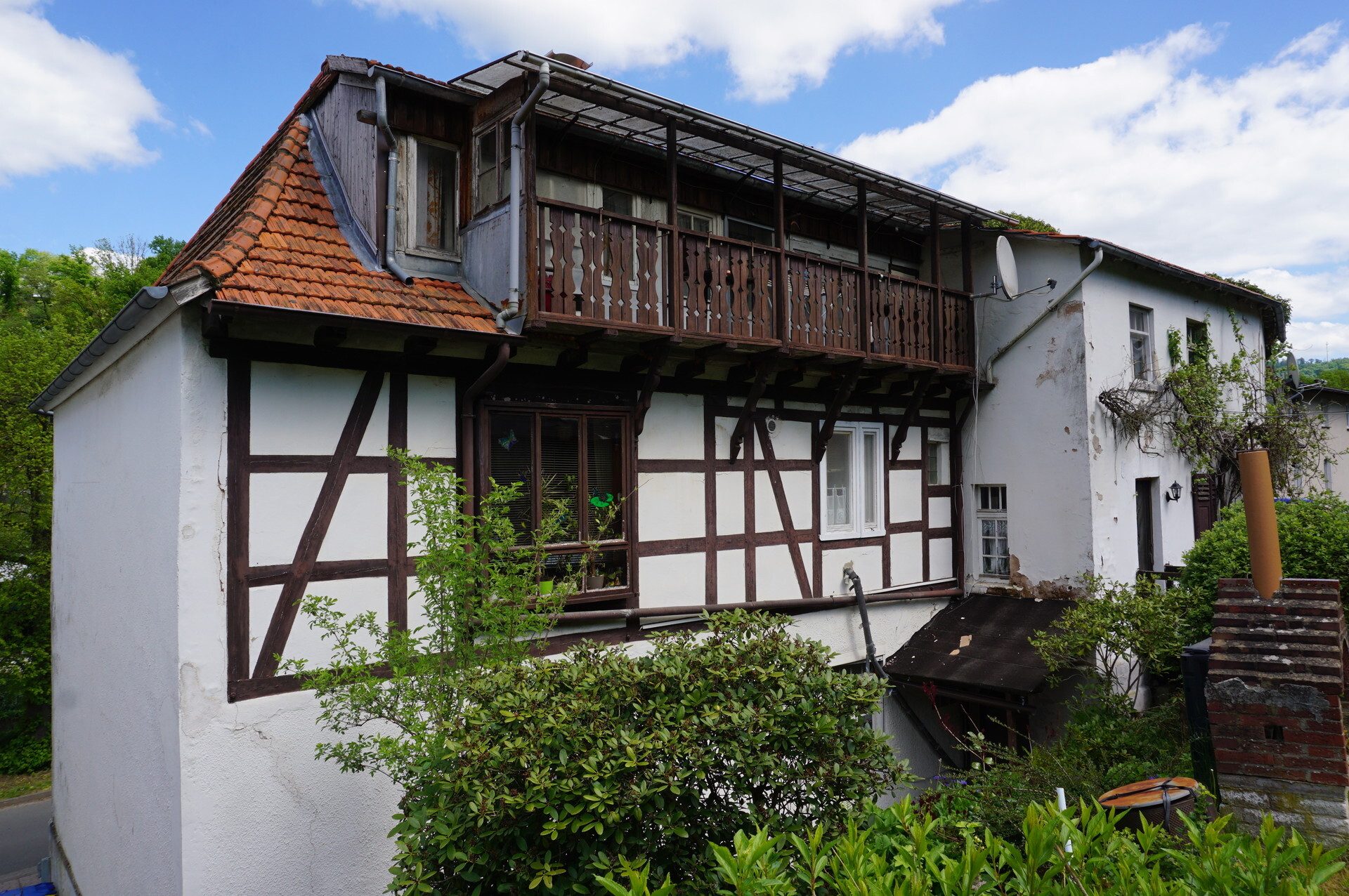 Immobilienangebot - Malsfeld - Wohnen - Großzügiges Haus mit Sanierungsbedarf. Keine Käuferprovision!