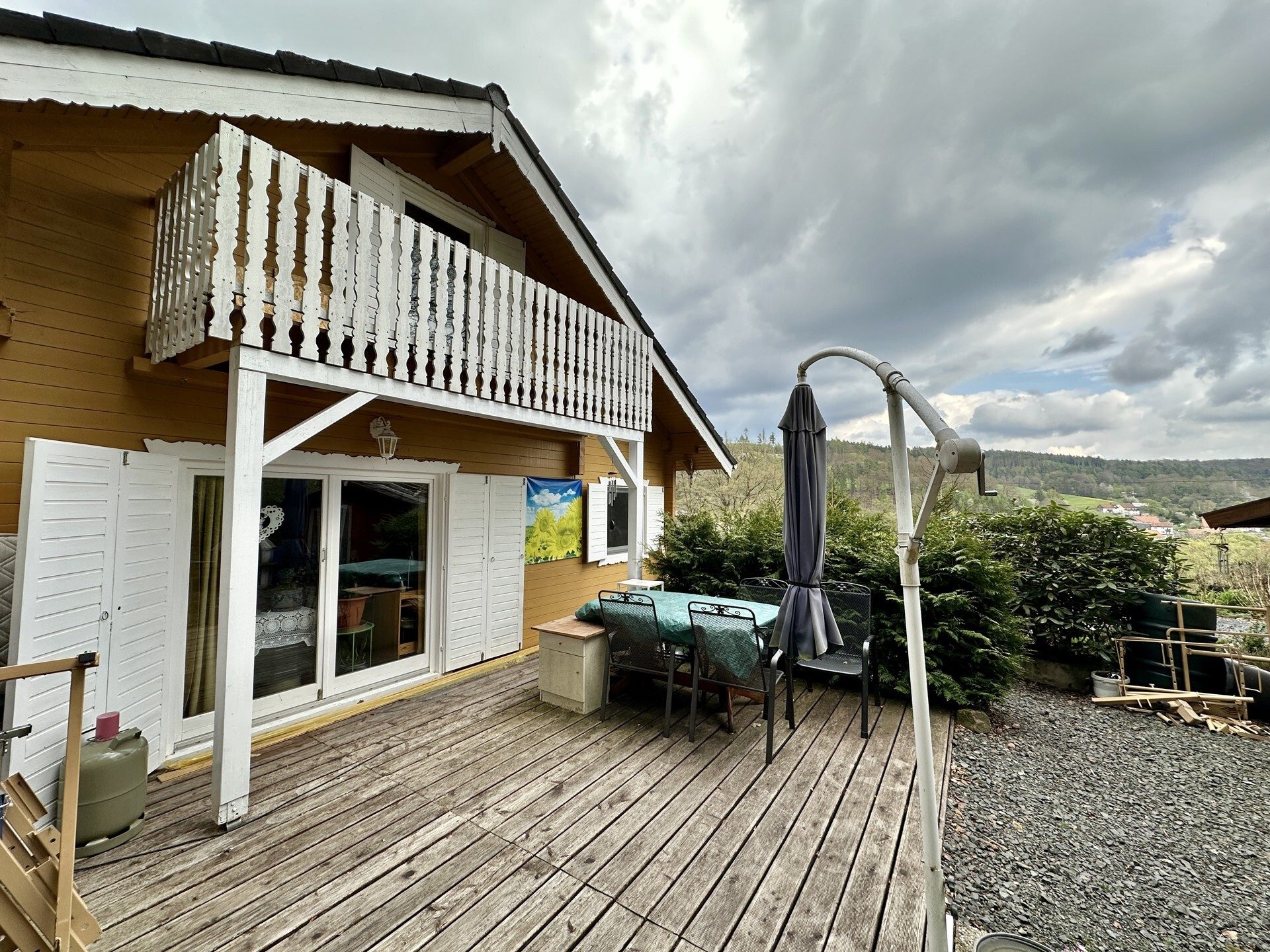 Immobilienangebot - Knüllwald - Wohnen - Wohnen mit Weitblick - Holzhaus in Knüllwald OT! Keine Käuferprovision!