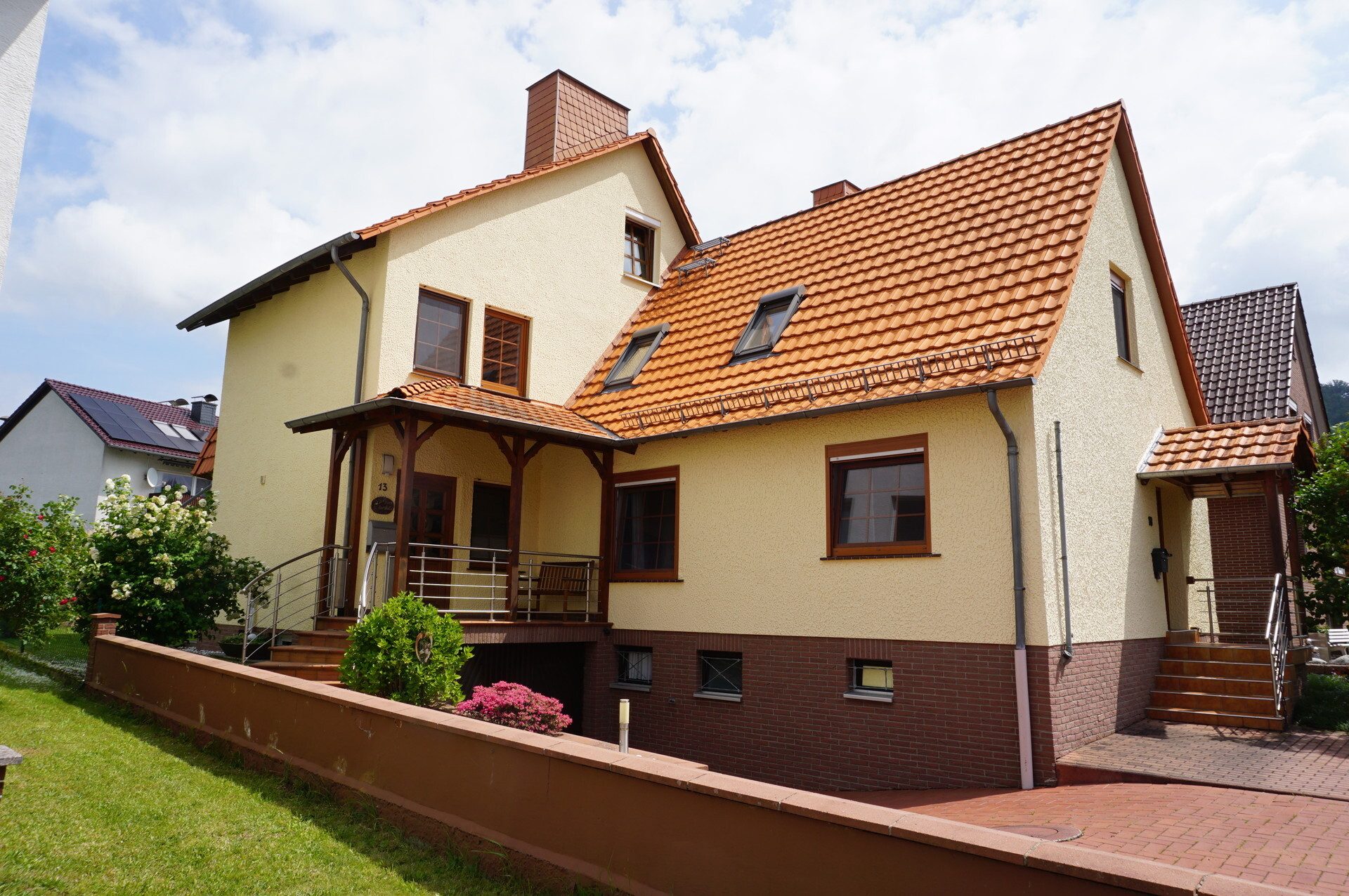 Immobilienangebot - Felsberg / Rhünda - Wohnen - Attraktives Haus mit Einliegerwohnung. Keine Käuferprovision!