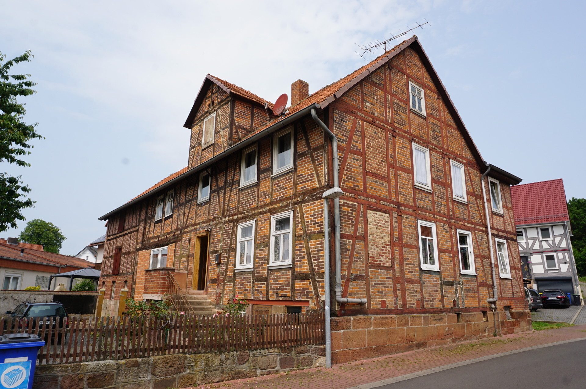 Immobilienangebot - Felsberg - Wohnen - Großzügiges Haus für Handwerker. Keine Käuferprovision!