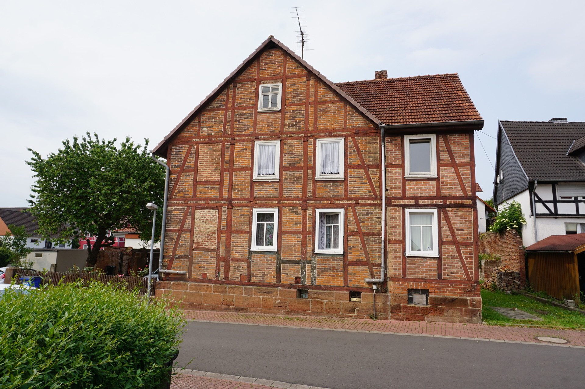 Immobilienangebot - Felsberg - Wohnen - Großzügiges Haus für Handwerker. Keine Käuferprovision!