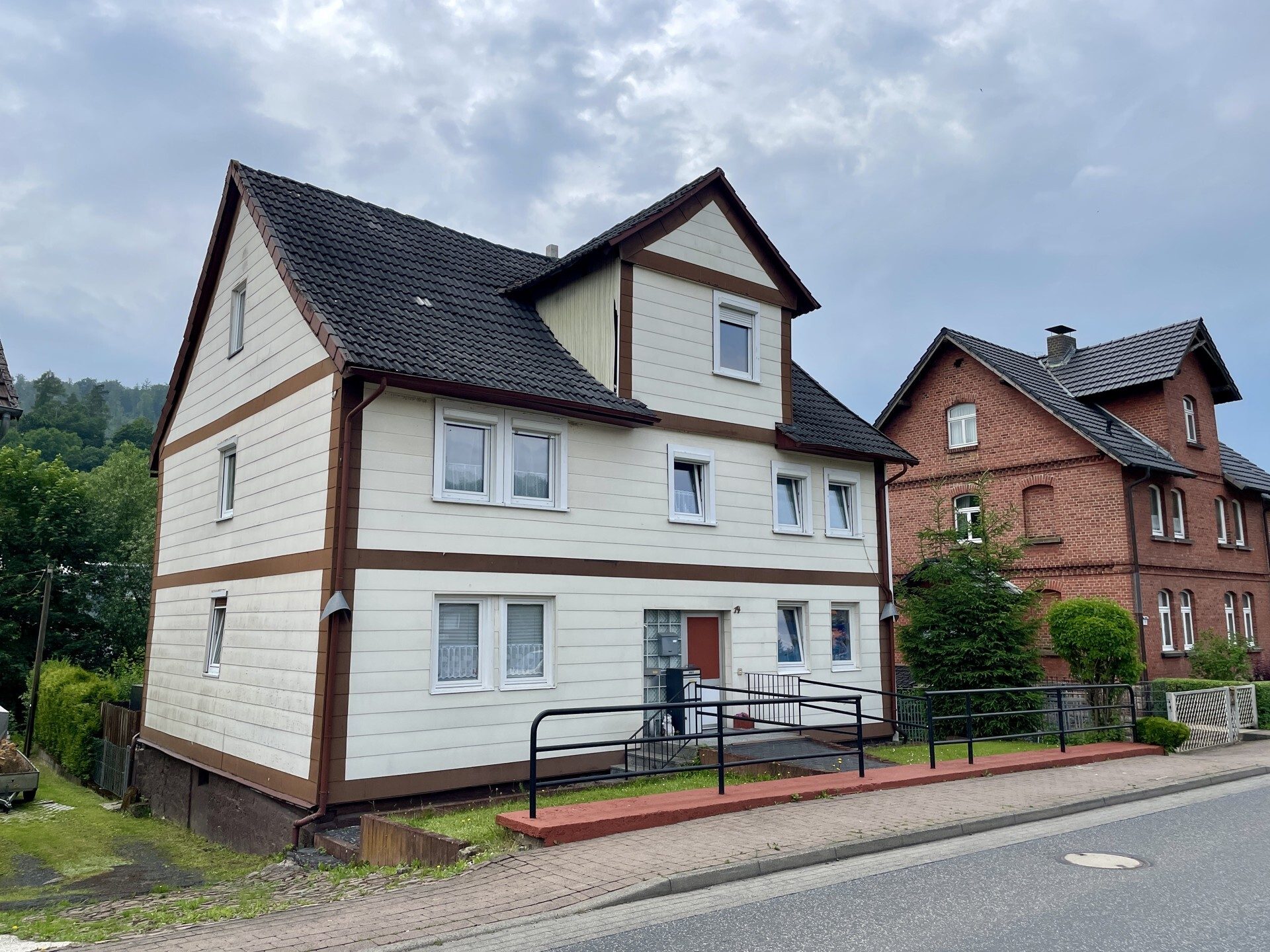 Immobilienangebot - Helsa - Wohnen - Endlich was Eigenes: Renoviertes Fachwerkhaus in Helsa!
KEINE KÄUFERPROVISION