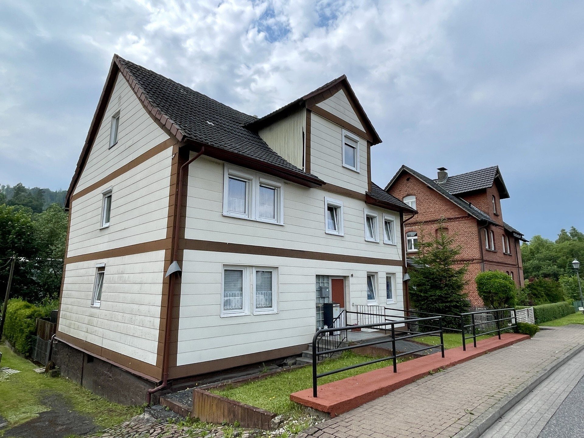 Immobilienangebot - Helsa - Wohnen - Endlich was Eigenes: Renoviertes Fachwerkhaus in Helsa!
KEINE KÄUFERPROVISION