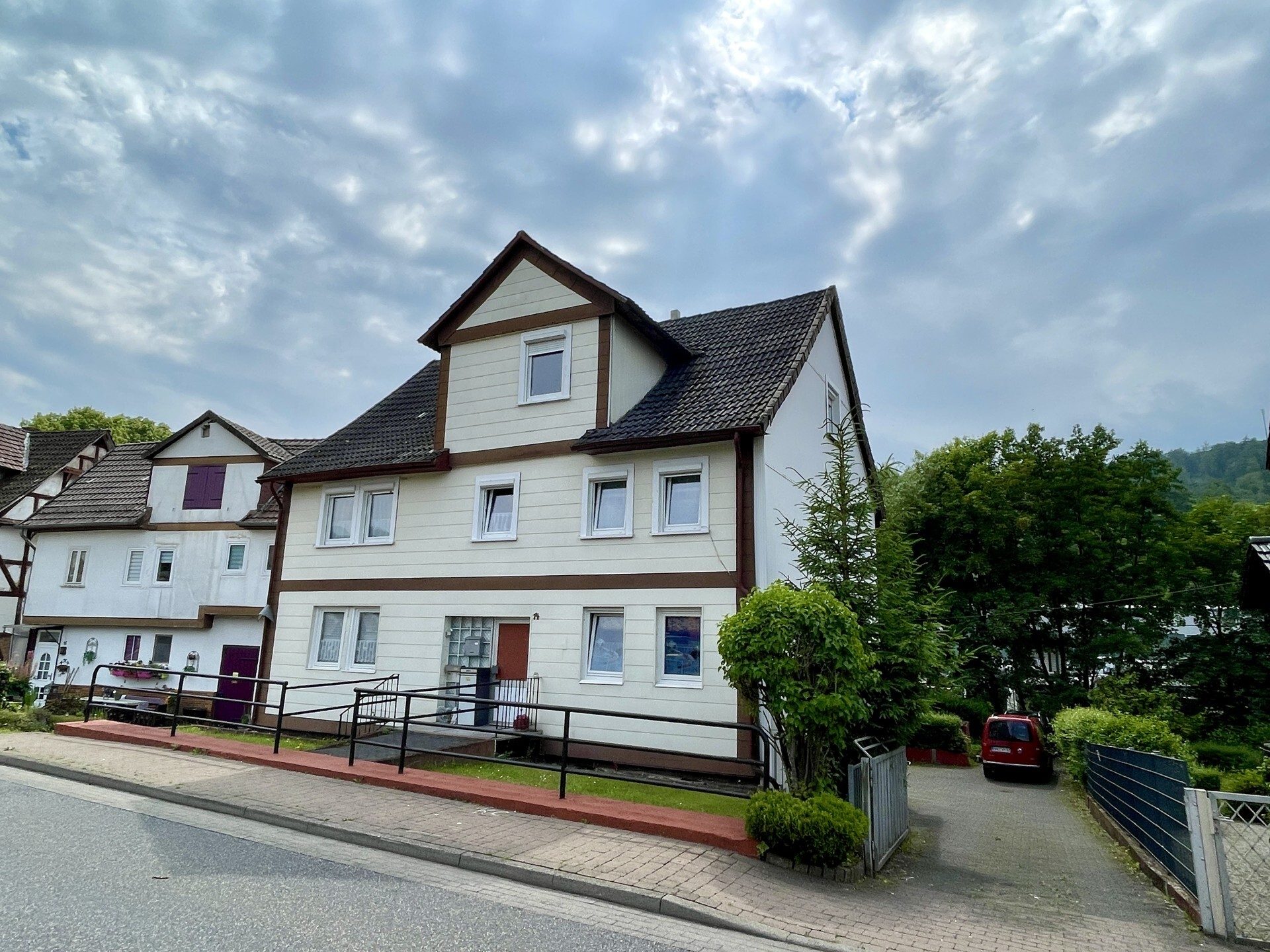 Immobilienangebot - Helsa - Wohnen - Endlich was Eigenes: Renoviertes Fachwerkhaus in Helsa!
KEINE KÄUFERPROVISION