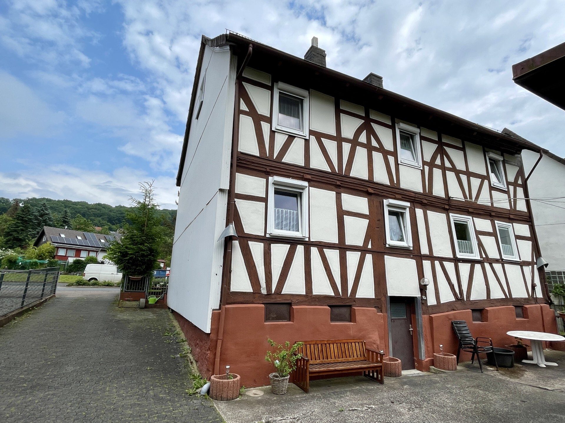 Immobilienangebot - Helsa - Wohnen - Endlich was Eigenes: Renoviertes Fachwerkhaus in Helsa!
KEINE KÄUFERPROVISION