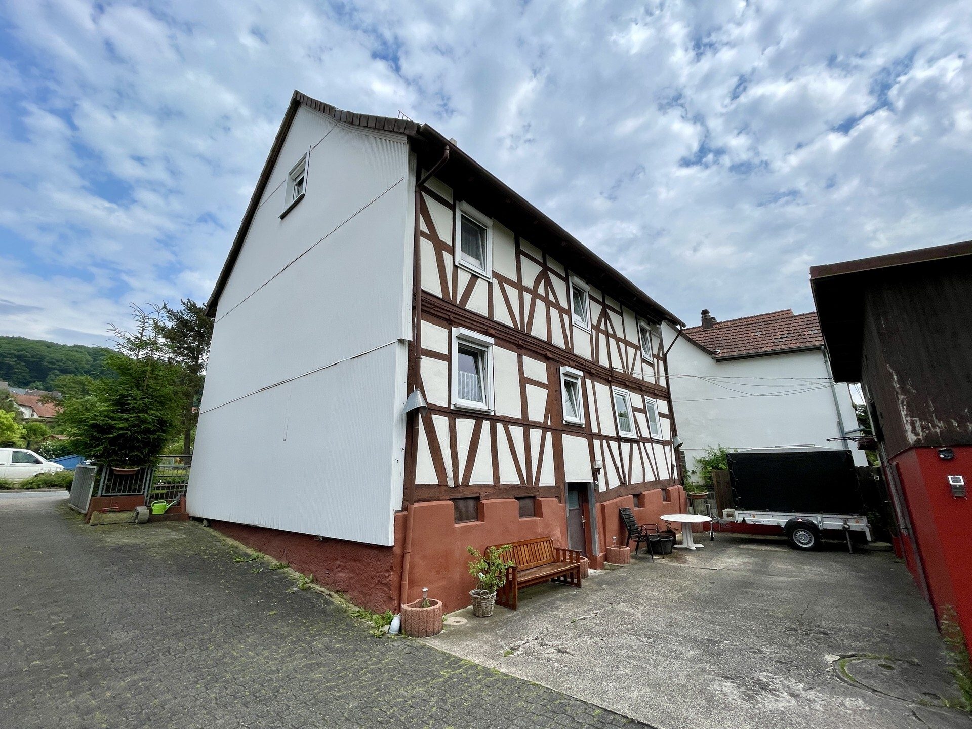 Immobilienangebot - Helsa - Wohnen - Endlich was Eigenes: Renoviertes Fachwerkhaus in Helsa!
KEINE KÄUFERPROVISION
