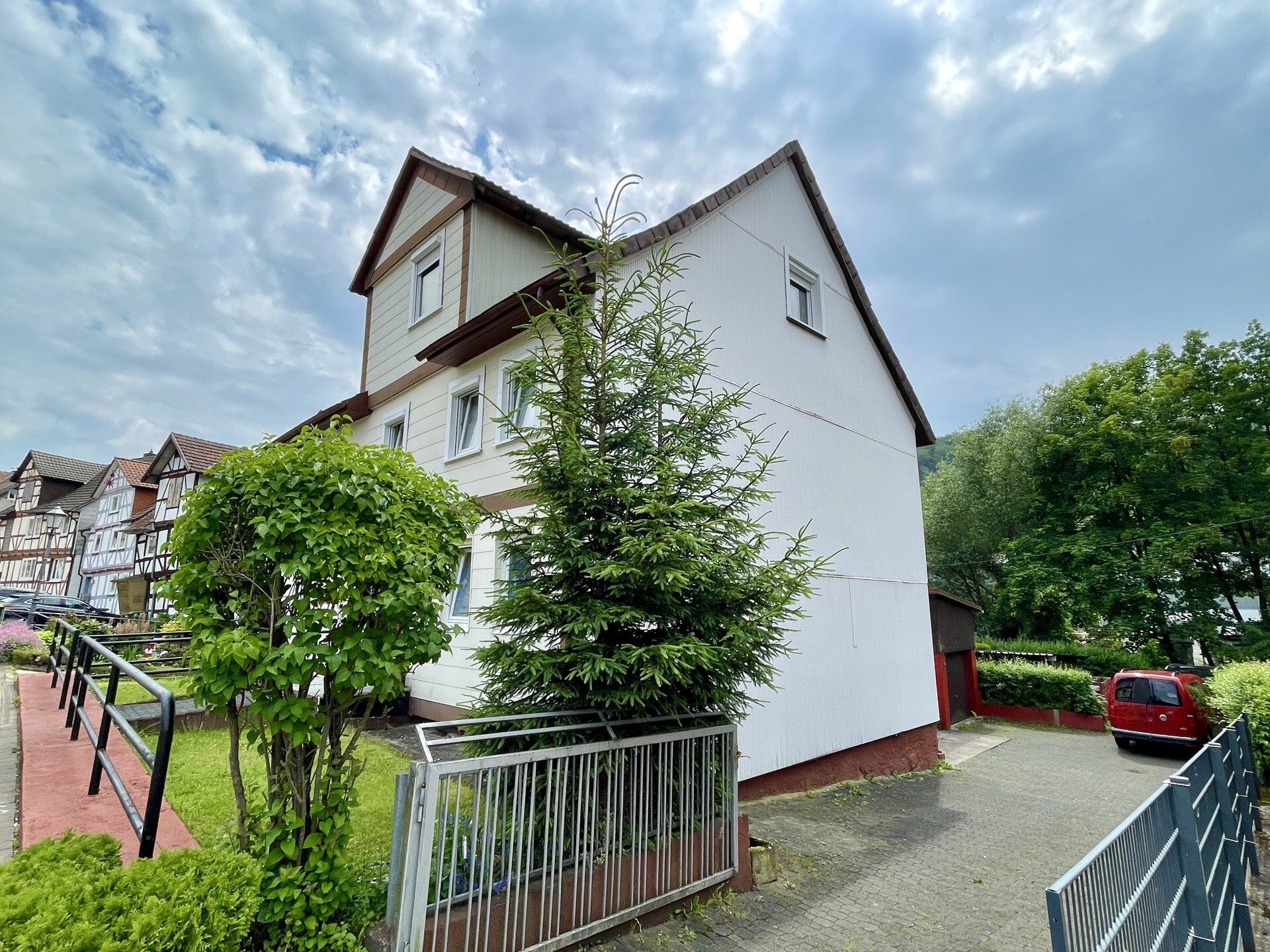 Immobilienangebot - Helsa - Wohnen - Endlich was Eigenes: Renoviertes Fachwerkhaus in Helsa!
KEINE KÄUFERPROVISION
