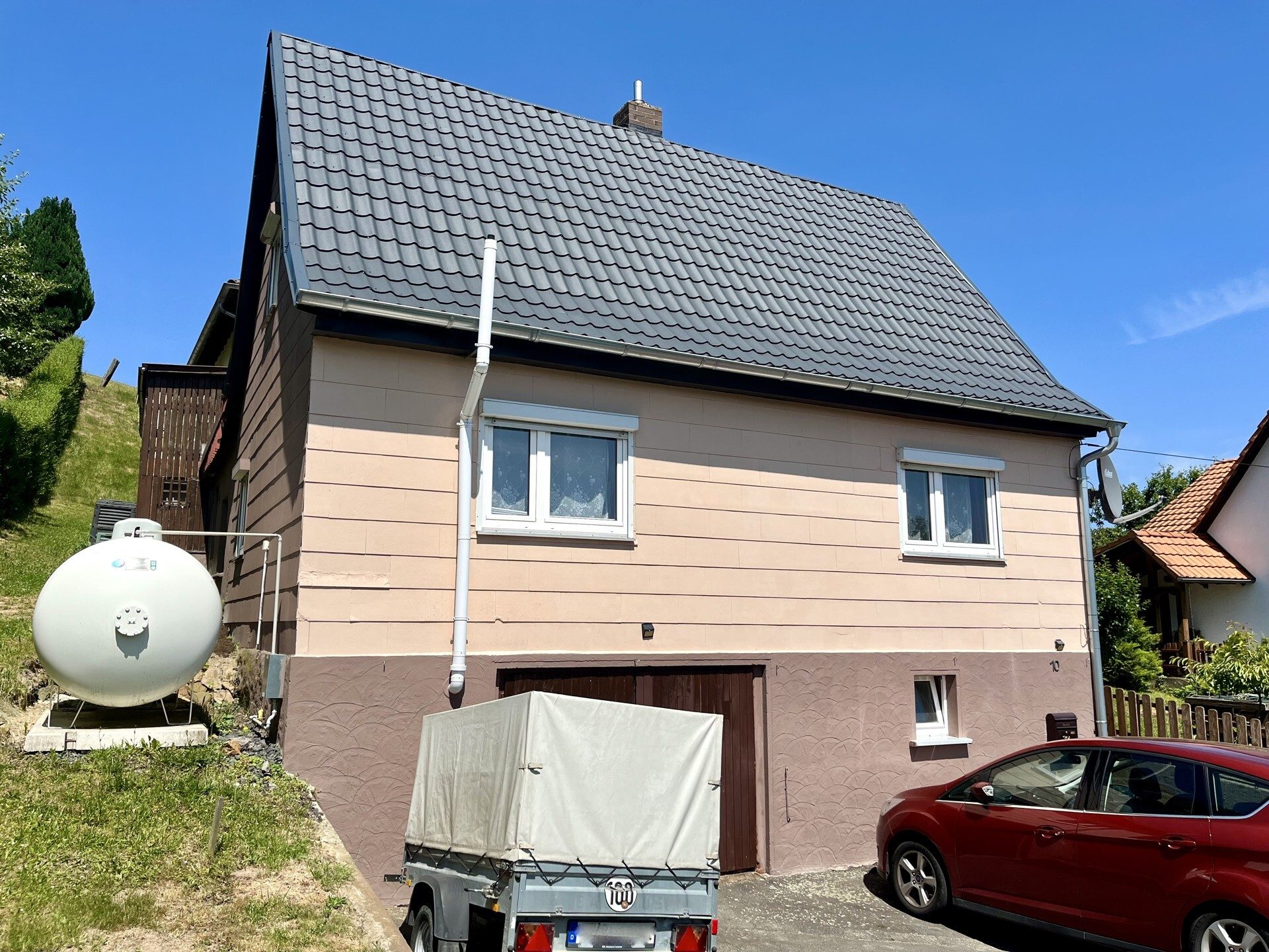 Immobilienangebot - Knüllwald - Wohnen - renoviert. Heizung 2021, Dach neu 2024. Bad und Gäste WC neu usw. Energieklasse E