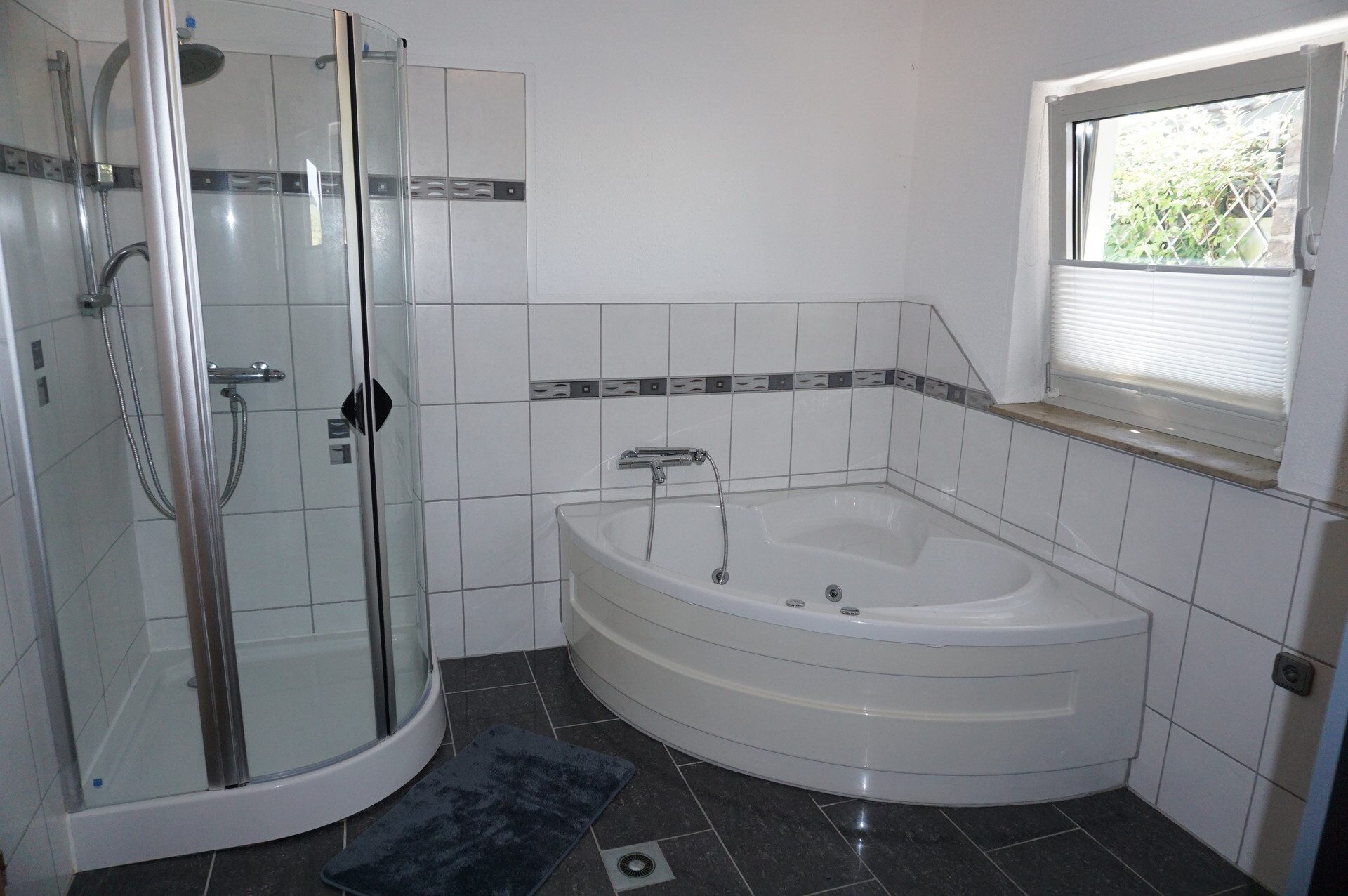Immobilienangebot - Felsberg - Wohnen - Modernisiertes Einfamilienhaus mit Halle. Keine Käuferprovision!