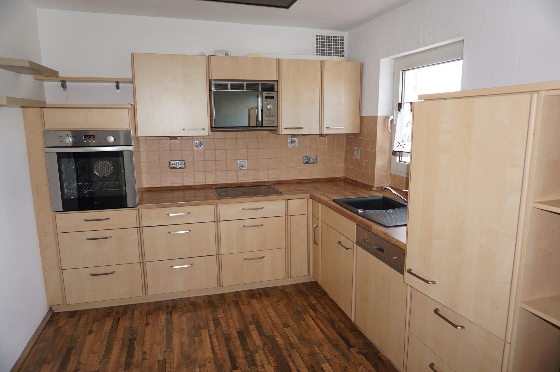 Immobilienangebot - Felsberg - Wohnen - Modernisiertes Einfamilienhaus mit Halle. Keine Käuferprovision!