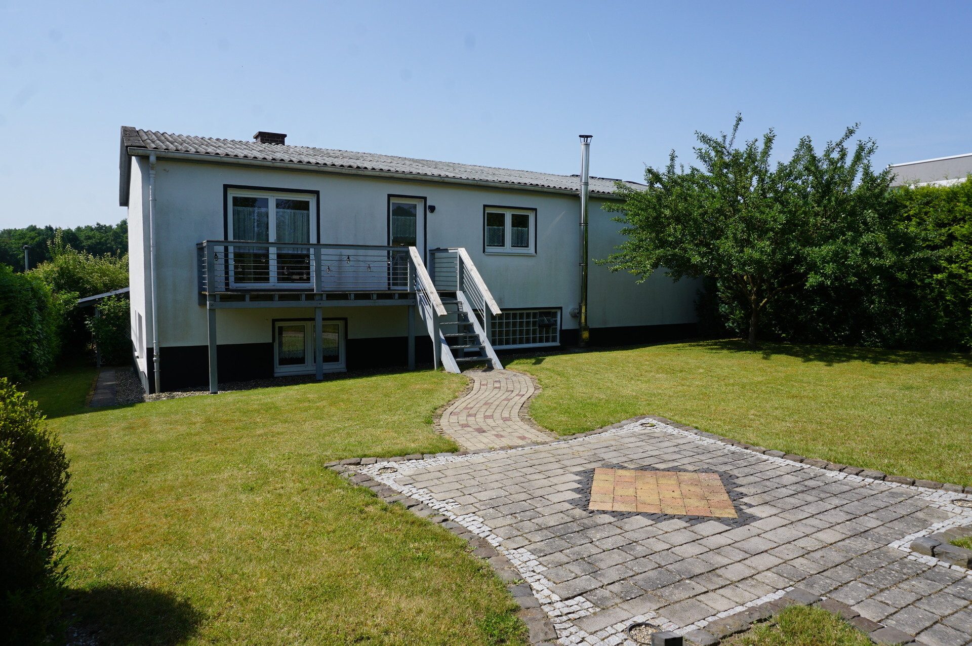 Immobilienangebot - Felsberg - Wohnen - Modernisiertes Einfamilienhaus mit Halle. Keine Käuferprovision!