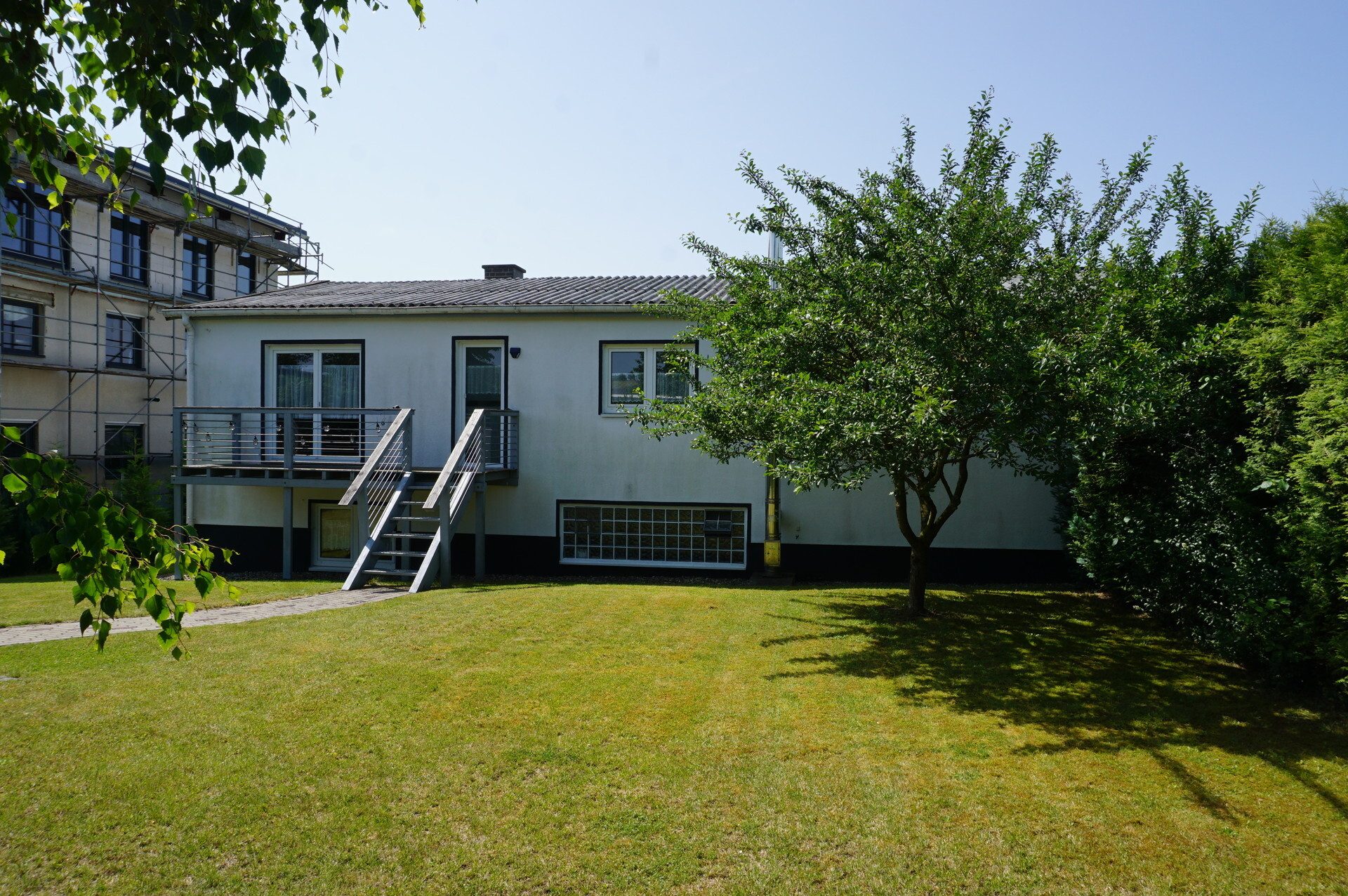 Immobilienangebot - Felsberg - Wohnen - Modernisiertes Einfamilienhaus mit Halle. Keine Käuferprovision!