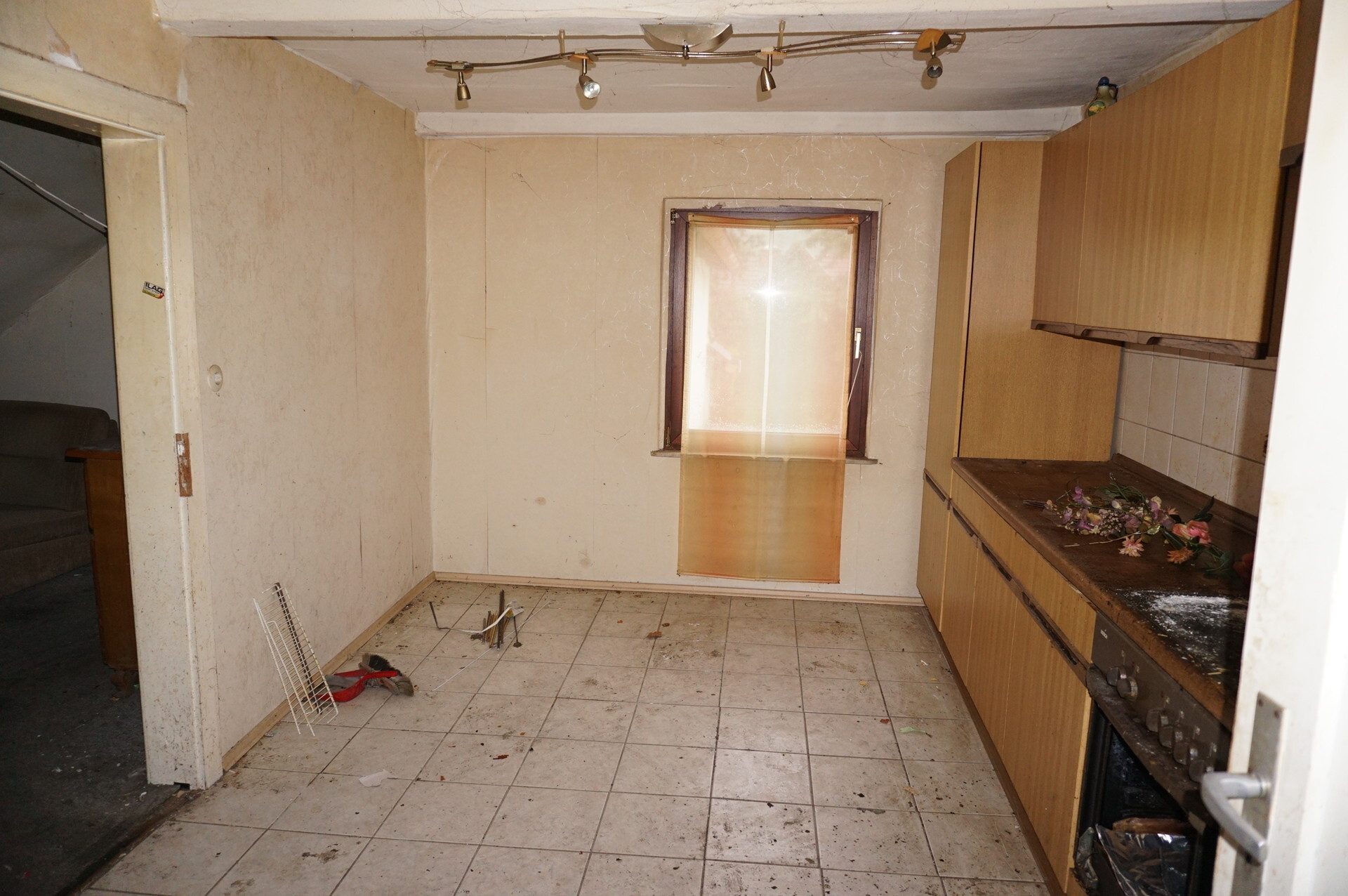 Immobilienangebot - Spangenberg - Wohnen - Renovierungsbedürftiges Haus sucht Handwerker. Keine Käuferprovision!