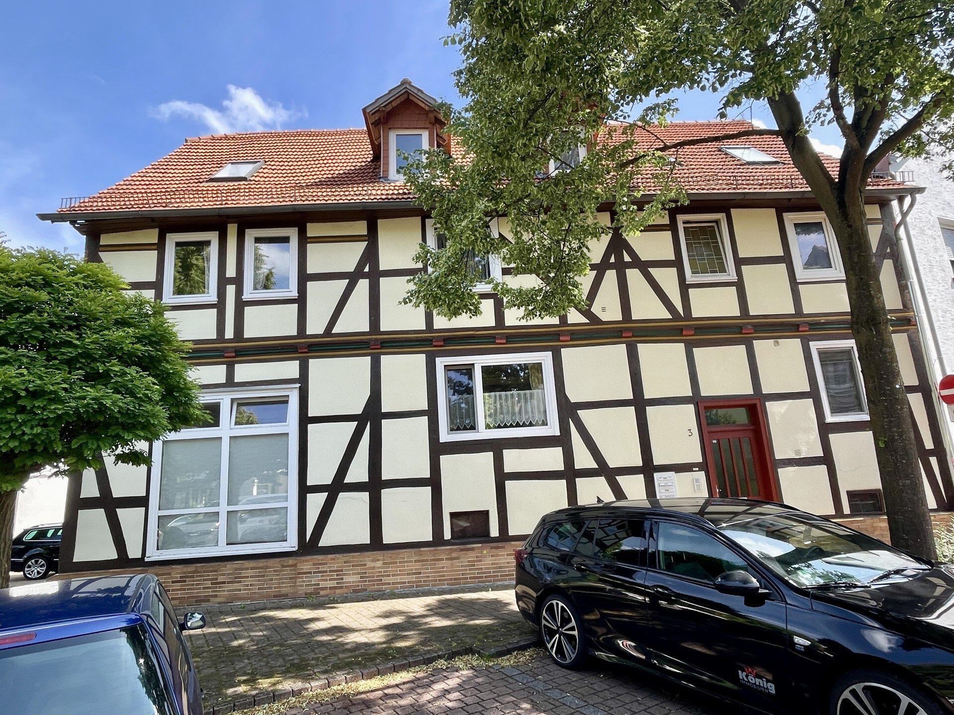 Immobilienangebot - Baunatal / Großenritte - Wohnen - Attraktive Steuervorteile möglich:
Wohn- und Geschäftshaus zentral in Großenritte!