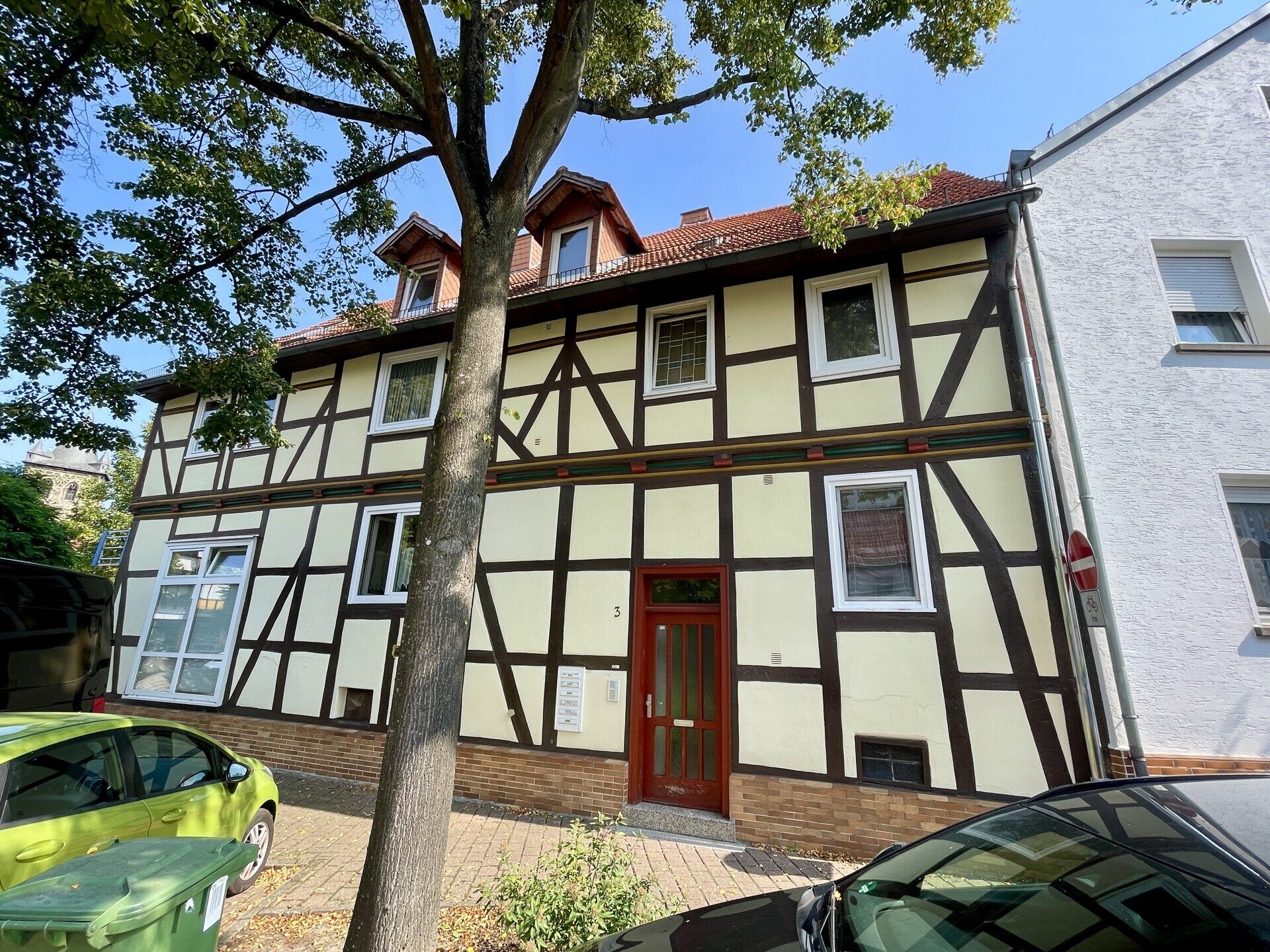 Immobilienangebot - Baunatal / Großenritte - Wohnen - Attraktive Steuervorteile möglich:
Wohn- und Geschäftshaus zentral in Großenritte!