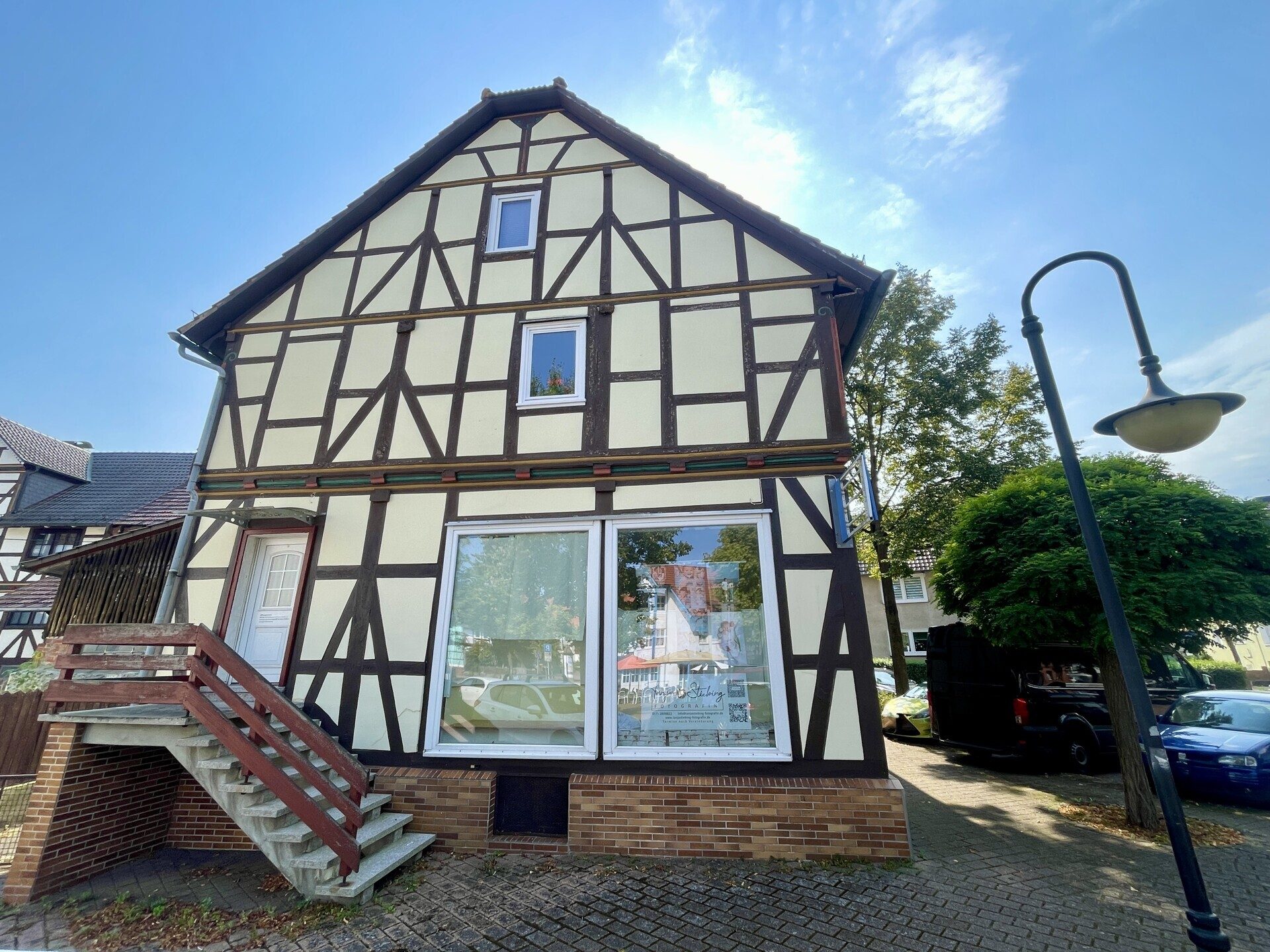Immobilienangebot - Baunatal / Großenritte - Wohnen - Attraktive Steuervorteile möglich:
Wohn- und Geschäftshaus zentral in Großenritte!