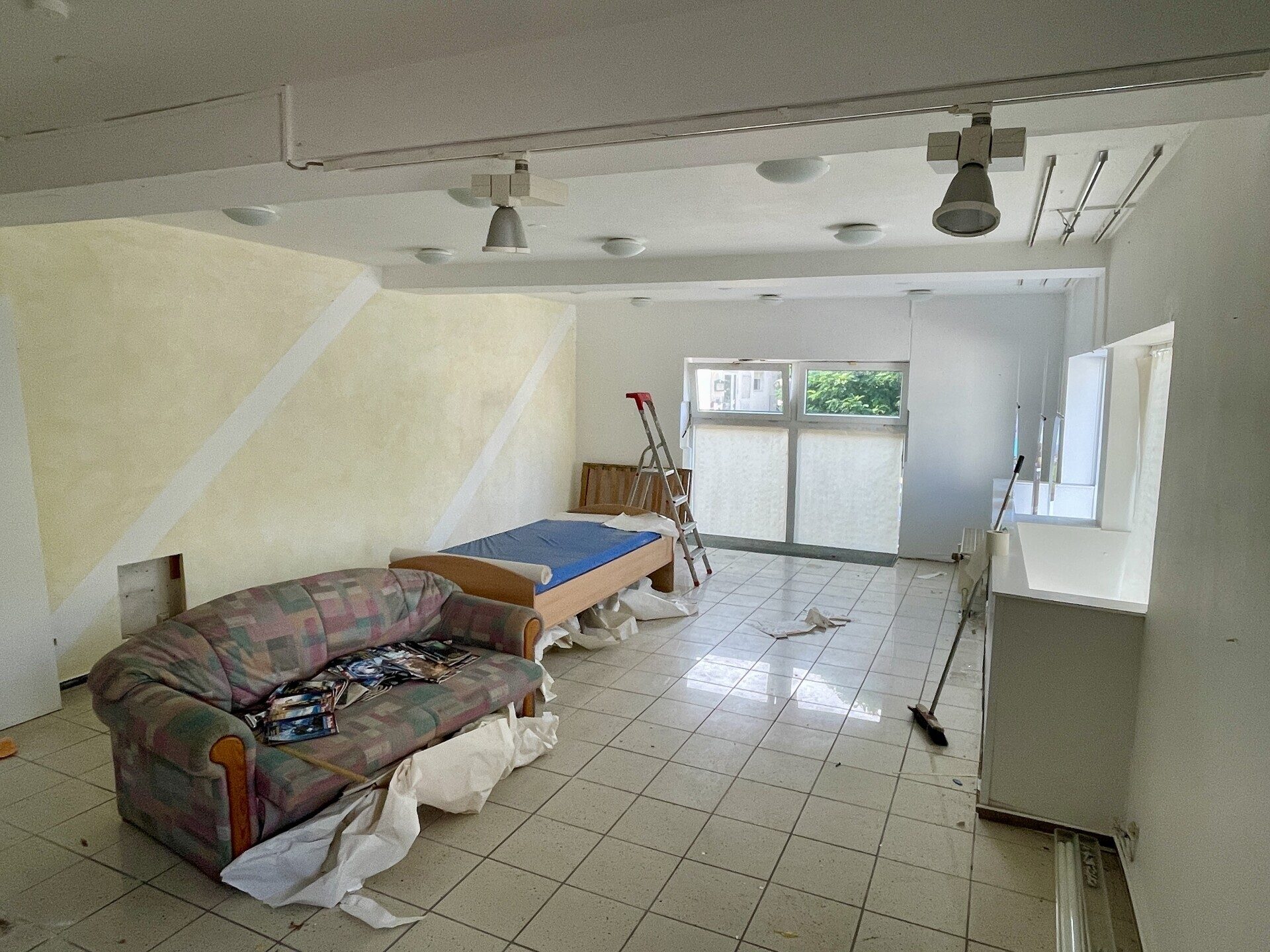 Immobilienangebot - Baunatal / Großenritte - Wohnen - Attraktive Steuervorteile möglich:
Wohn- und Geschäftshaus zentral in Großenritte!