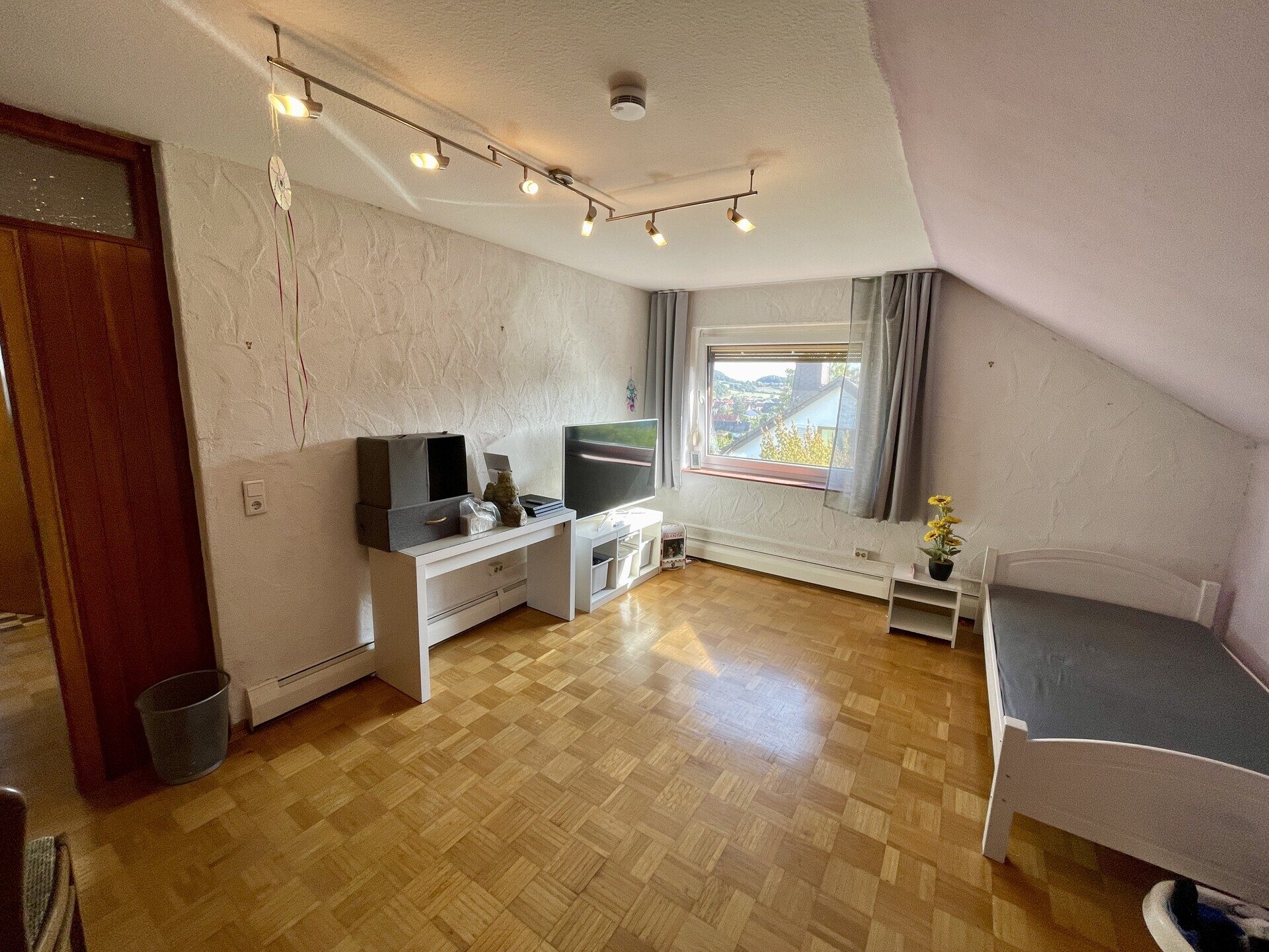 Immobilienangebot - Habichtswald / Dörnberg - Wohnen - Großzügiges EFH mit Tiefgarage zur vielseitigen Verwendung! KEINE KÄUFERPROVISION