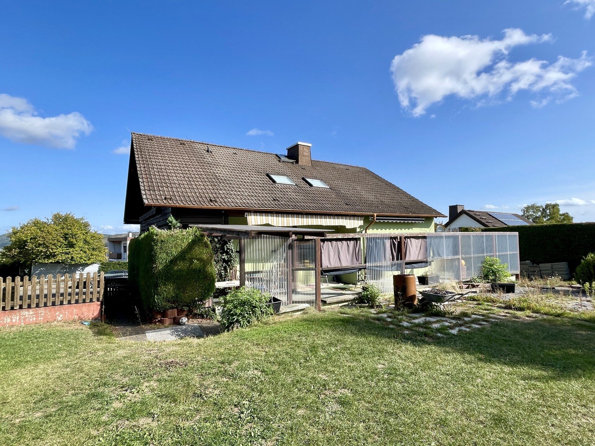 Immobilienangebot - Habichtswald / Dörnberg - Wohnen - Großzügiges EFH mit Tiefgarage zur vielseitigen Verwendung! KEINE KÄUFERPROVISION