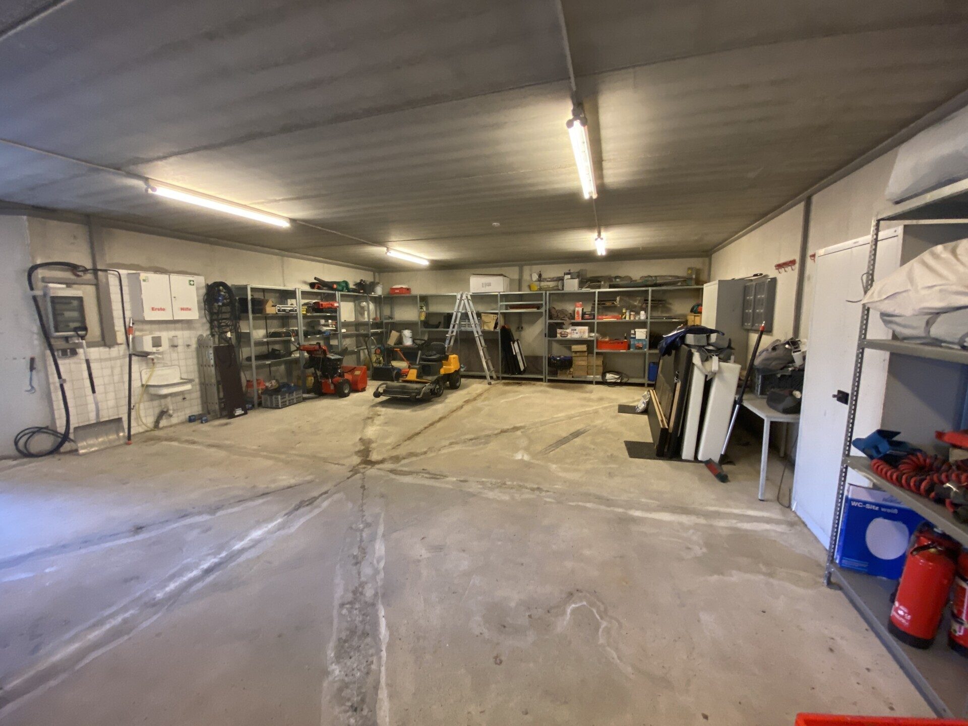 Immobilienangebot - Habichtswald / Dörnberg - Wohnen - Großzügiges EFH mit Tiefgarage zur vielseitigen Verwendung! KEINE KÄUFERPROVISION