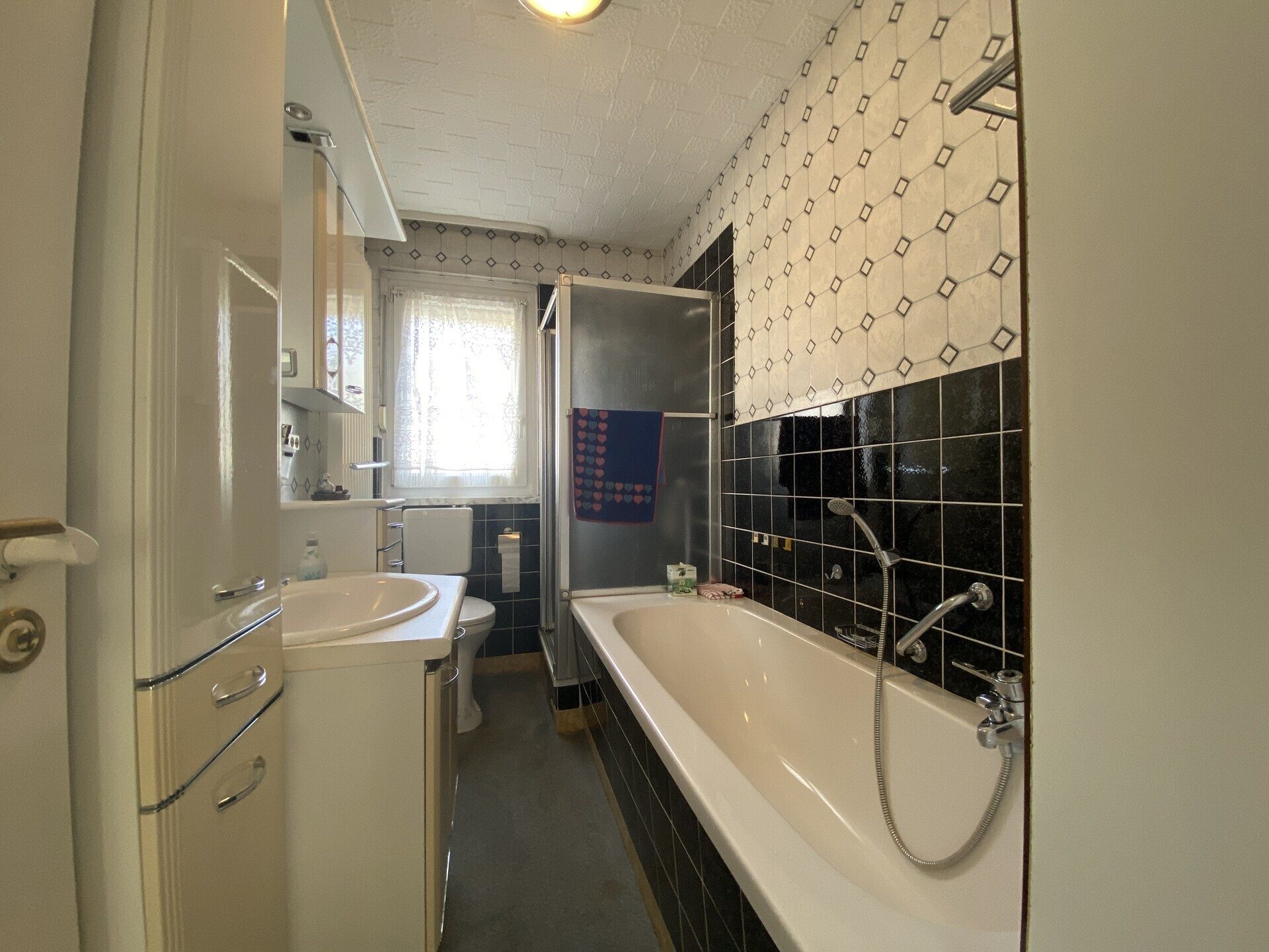Immobilienangebot - Niedenstein / Metze - Wohnen - Zweifamilienhaus in ruhiger Lage sucht Familie!!!
KEINE KÄUFERPROVISION