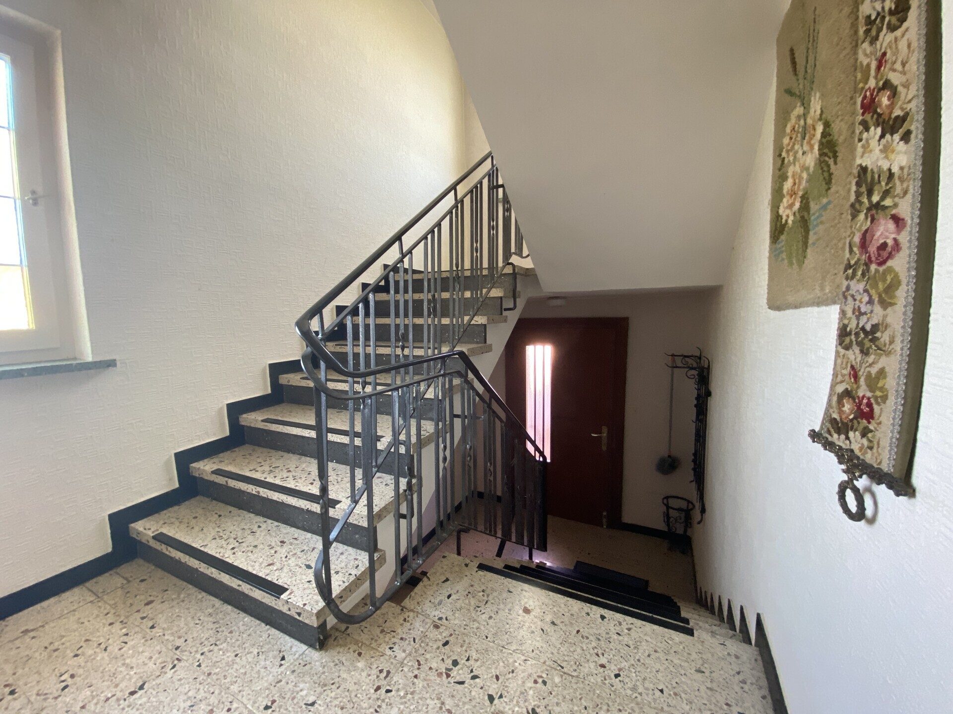 Immobilienangebot - Niedenstein / Metze - Wohnen - Zweifamilienhaus in ruhiger Lage sucht Familie!!!
KEINE KÄUFERPROVISION