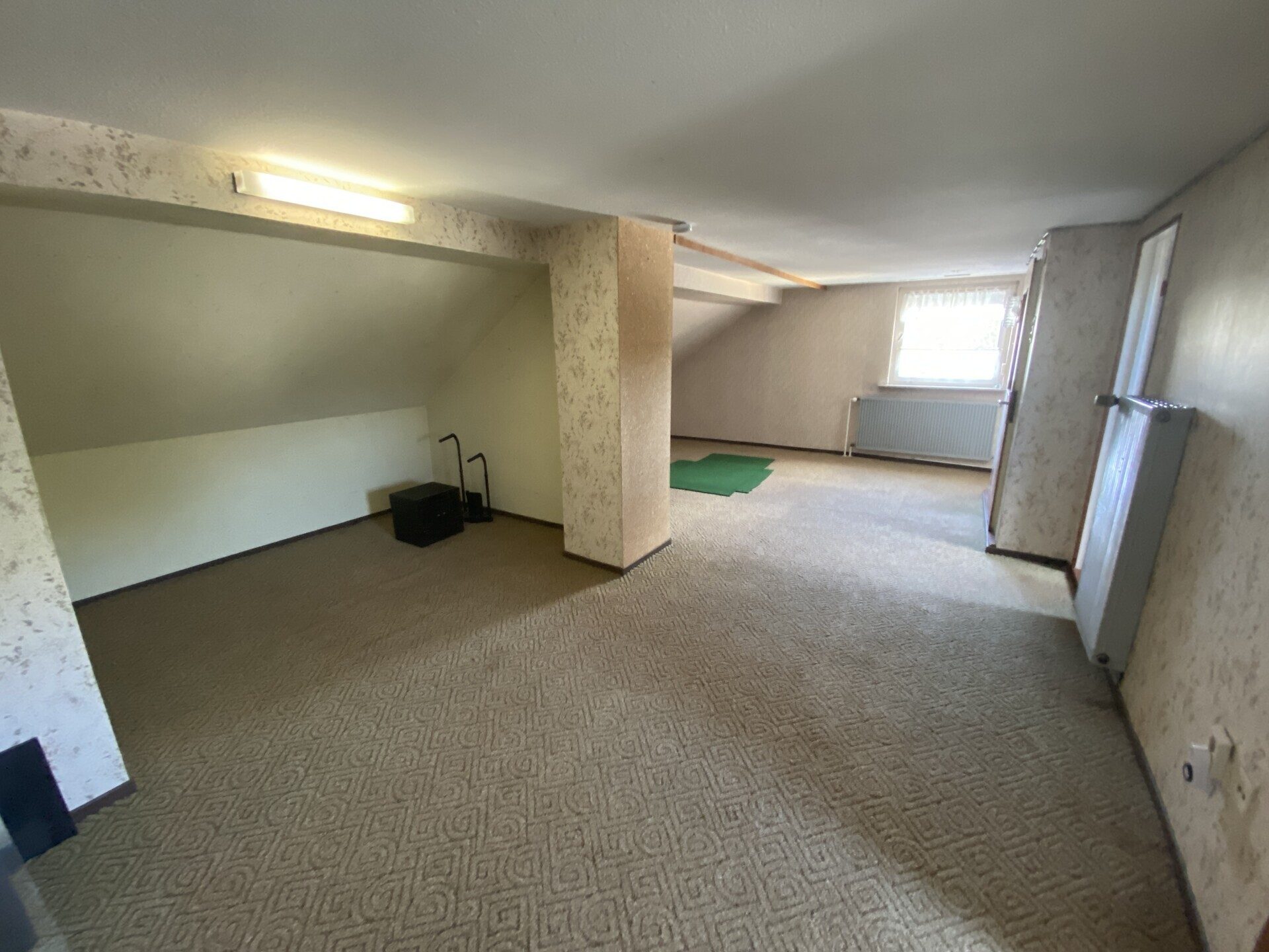 Immobilienangebot - Niedenstein / Metze - Wohnen - Zweifamilienhaus in ruhiger Lage sucht Familie!!!
KEINE KÄUFERPROVISION
