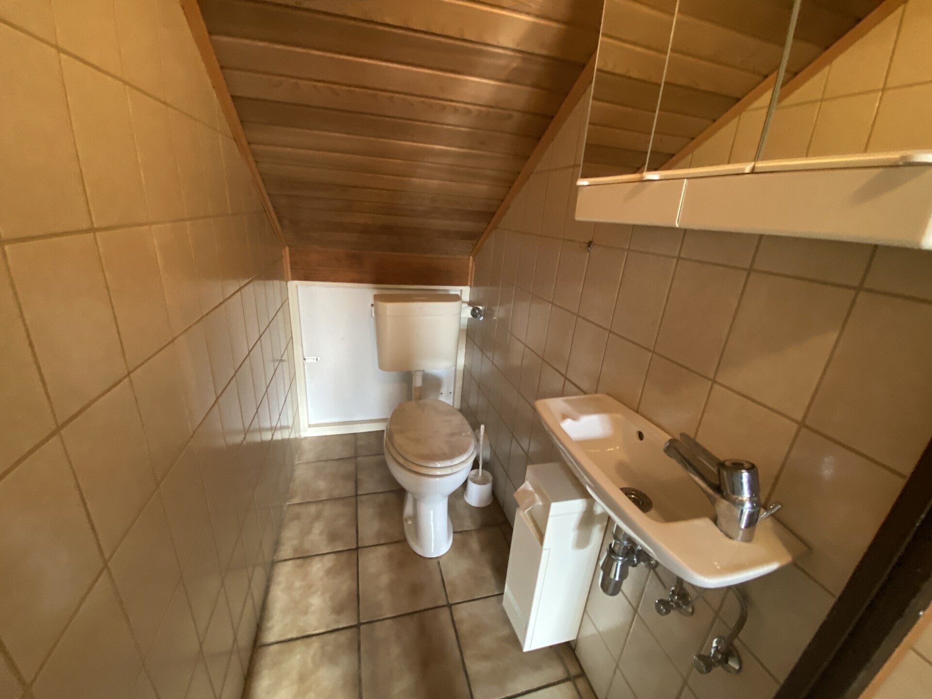 Immobilienangebot - Niedenstein / Metze - Wohnen - Zweifamilienhaus in ruhiger Lage sucht Familie!!!
KEINE KÄUFERPROVISION