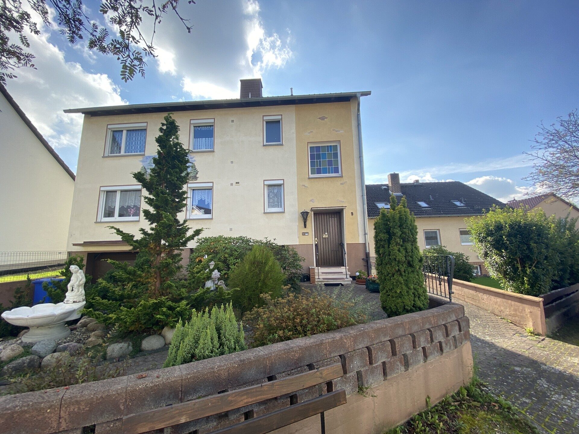 Immobilienangebot - Niedenstein / Metze - Wohnen - Zweifamilienhaus in ruhiger Lage sucht Familie!!!
KEINE KÄUFERPROVISION