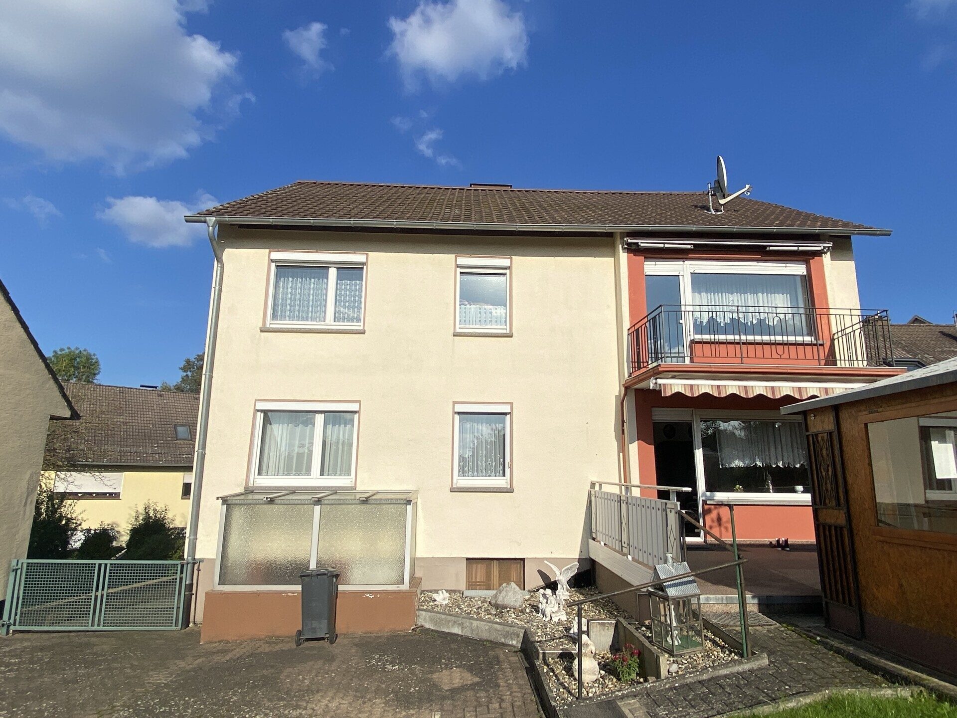 Immobilienangebot - Niedenstein / Metze - Wohnen - Zweifamilienhaus in ruhiger Lage sucht Familie!!!
KEINE KÄUFERPROVISION