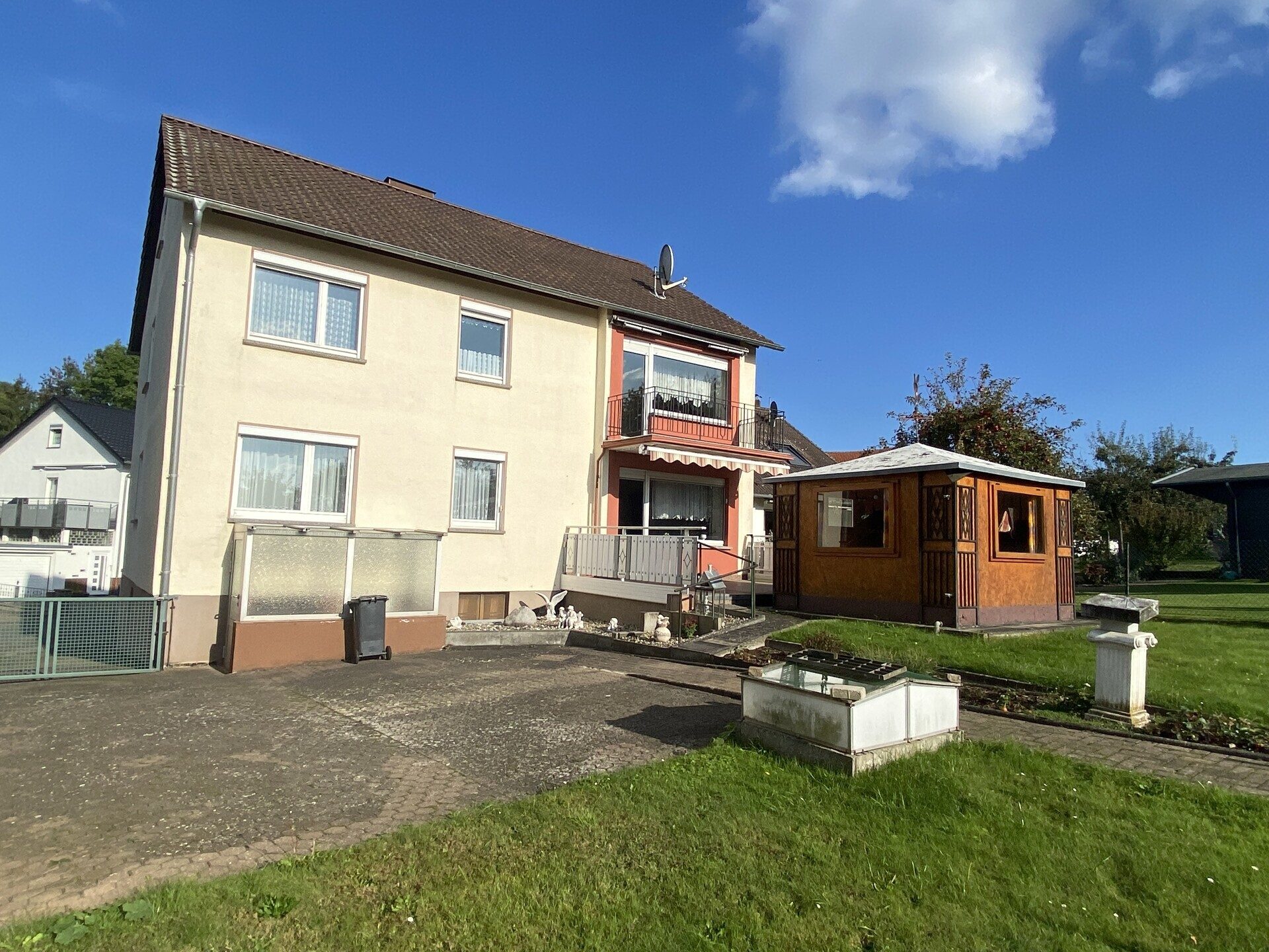 Immobilienangebot - Niedenstein / Metze - Wohnen - Zweifamilienhaus in ruhiger Lage sucht Familie!!!
KEINE KÄUFERPROVISION