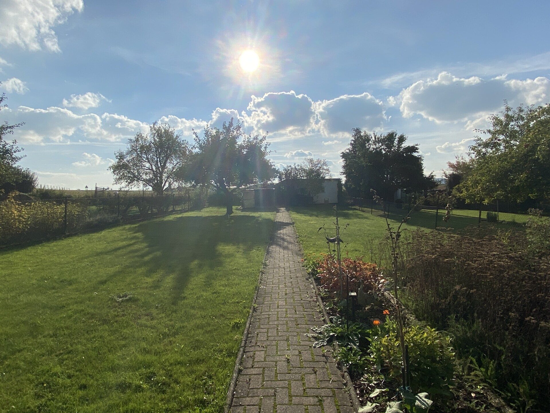 Immobilienangebot - Niedenstein / Metze - Wohnen - Zweifamilienhaus in ruhiger Lage sucht Familie!!!
KEINE KÄUFERPROVISION