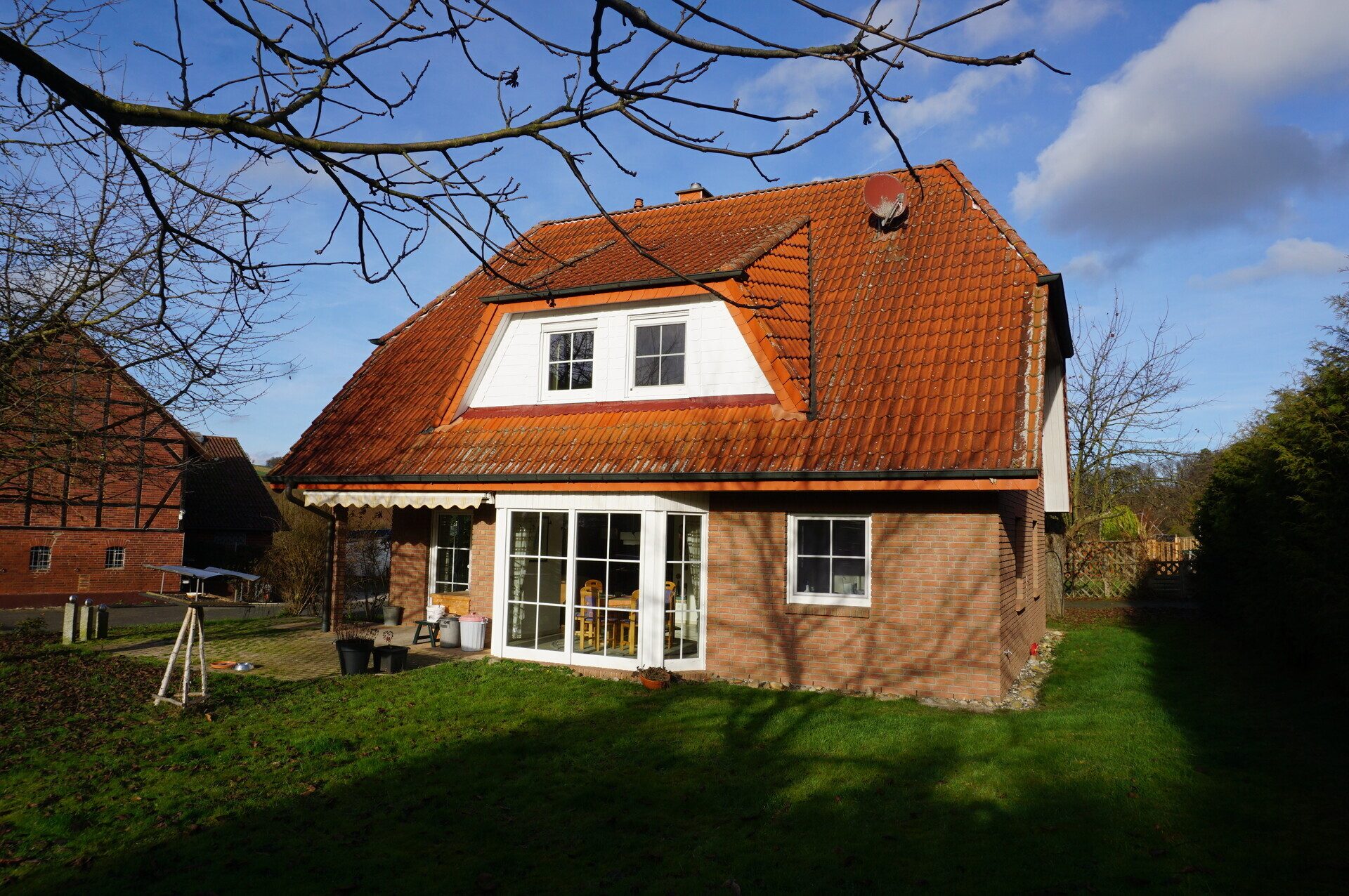 Immobilienangebot - Guxhagen / Büchenwerra - Wohnen - Seltene Gelegenheit: Besonderes Anwesen für Pferdefreunde. Keine Käuferprovision!