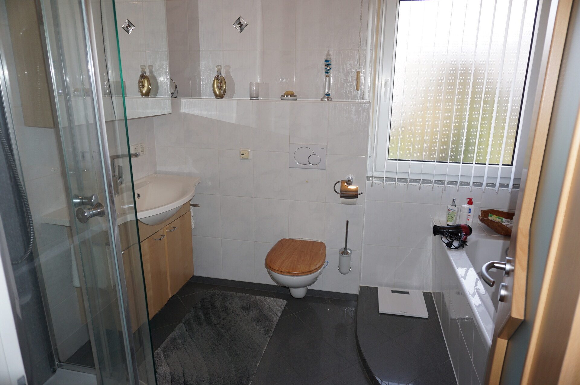 Immobilienangebot - Guxhagen - Wohnen - Rundum gepflegtes Einfamilienhaus in Guxhagen. Keine Käuferprovision!