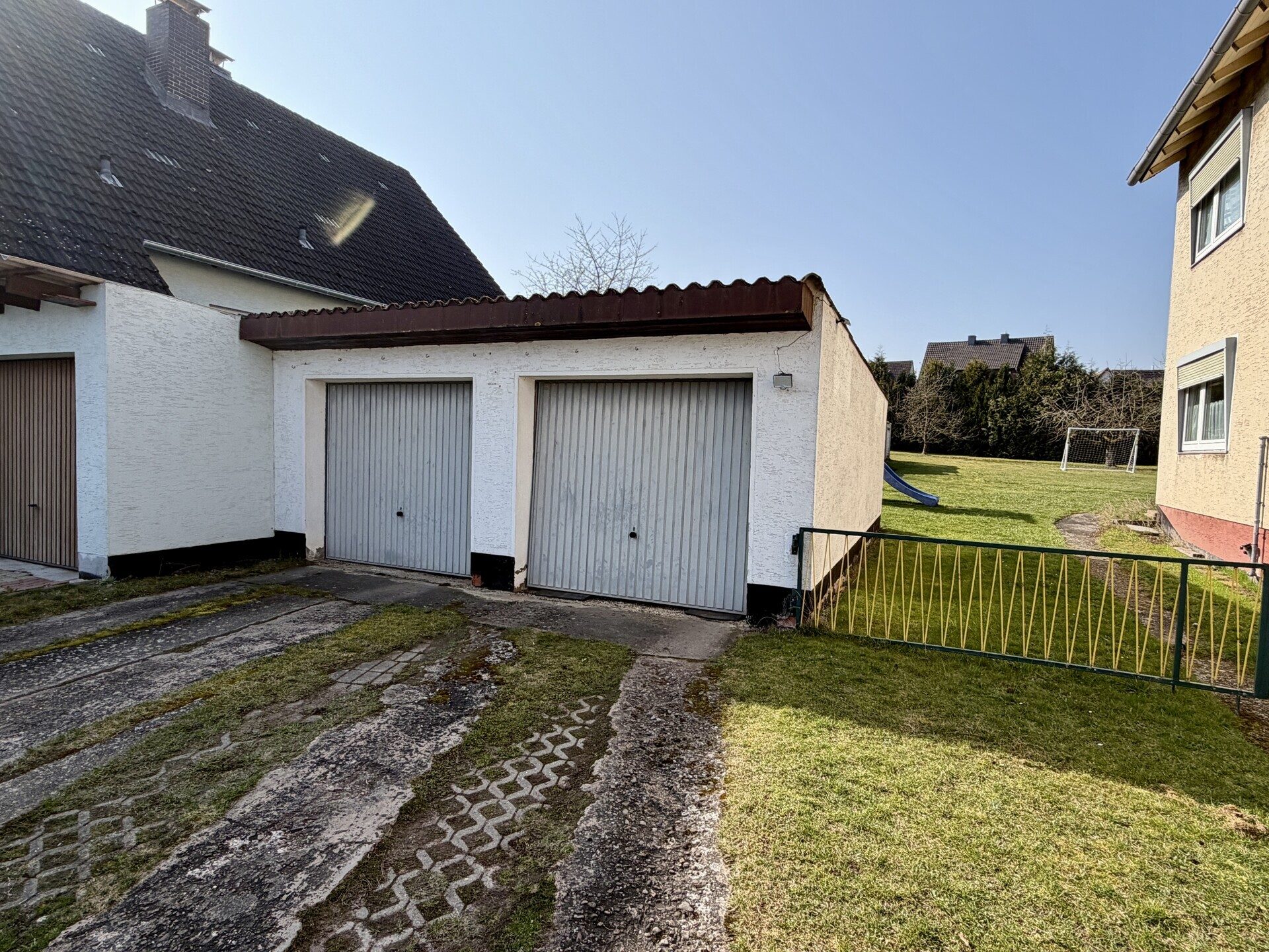 Immobilienangebot - Calden / Fürstenwald - Wohnen - Zweifamilienhaus mit großem Garten in Fürstenwald!
KEINE KÄUFERPROVISION