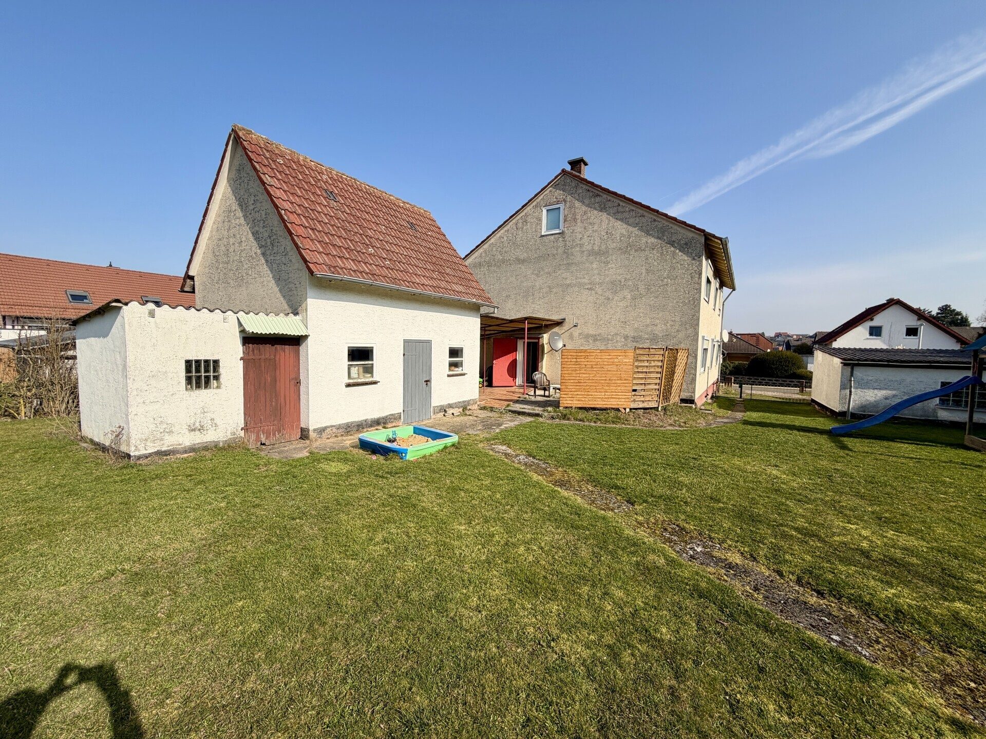 Immobilienangebot - Calden / Fürstenwald - Wohnen - Zweifamilienhaus mit großem Garten in Fürstenwald!
KEINE KÄUFERPROVISION