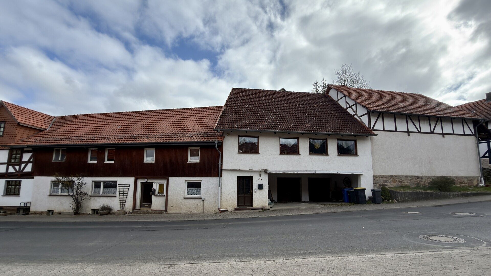 Immobilienangebot - Spangenberg / Bergheim - Wohnen - Sanierungsobjekt mit starker Substanz und großem Grundstück – KEINE KÄUFERPROVISION!