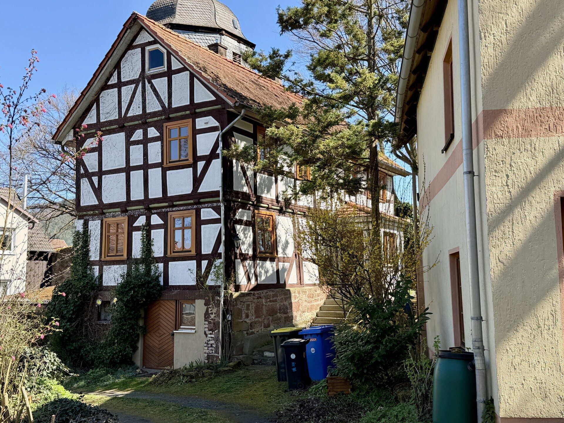 Immobilienangebot - Bad Zwesten / Niederurff - Wohnen - Historisches Wohnhaus mit Nebengebäude und Entwicklungschancen in Bad Zwesten OT!