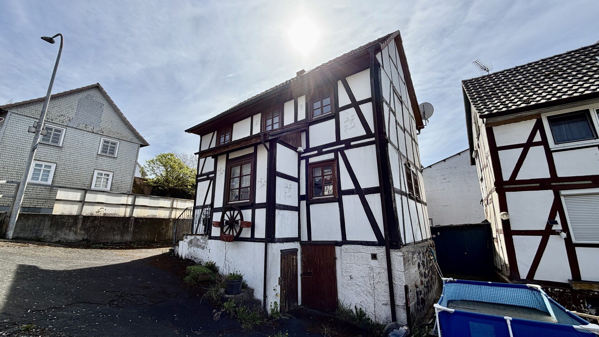 Immobilienangebot - Wabern / Unshausen - Wohnen - Fachwerkhaus mit Renovierungsbedarf in Wabern - KEINE KÄUFERPROVISION!