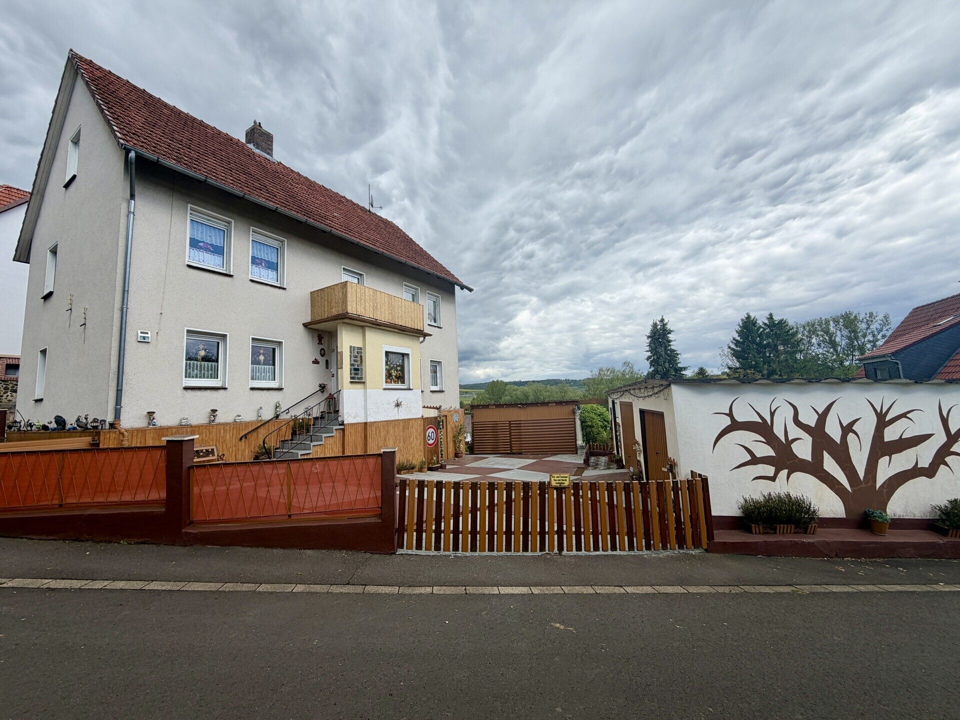 Immobilienangebot - Homberg (Efze) / Berge - Wohnen - Großzügiges Einfamilienhaus in Homberg STT!