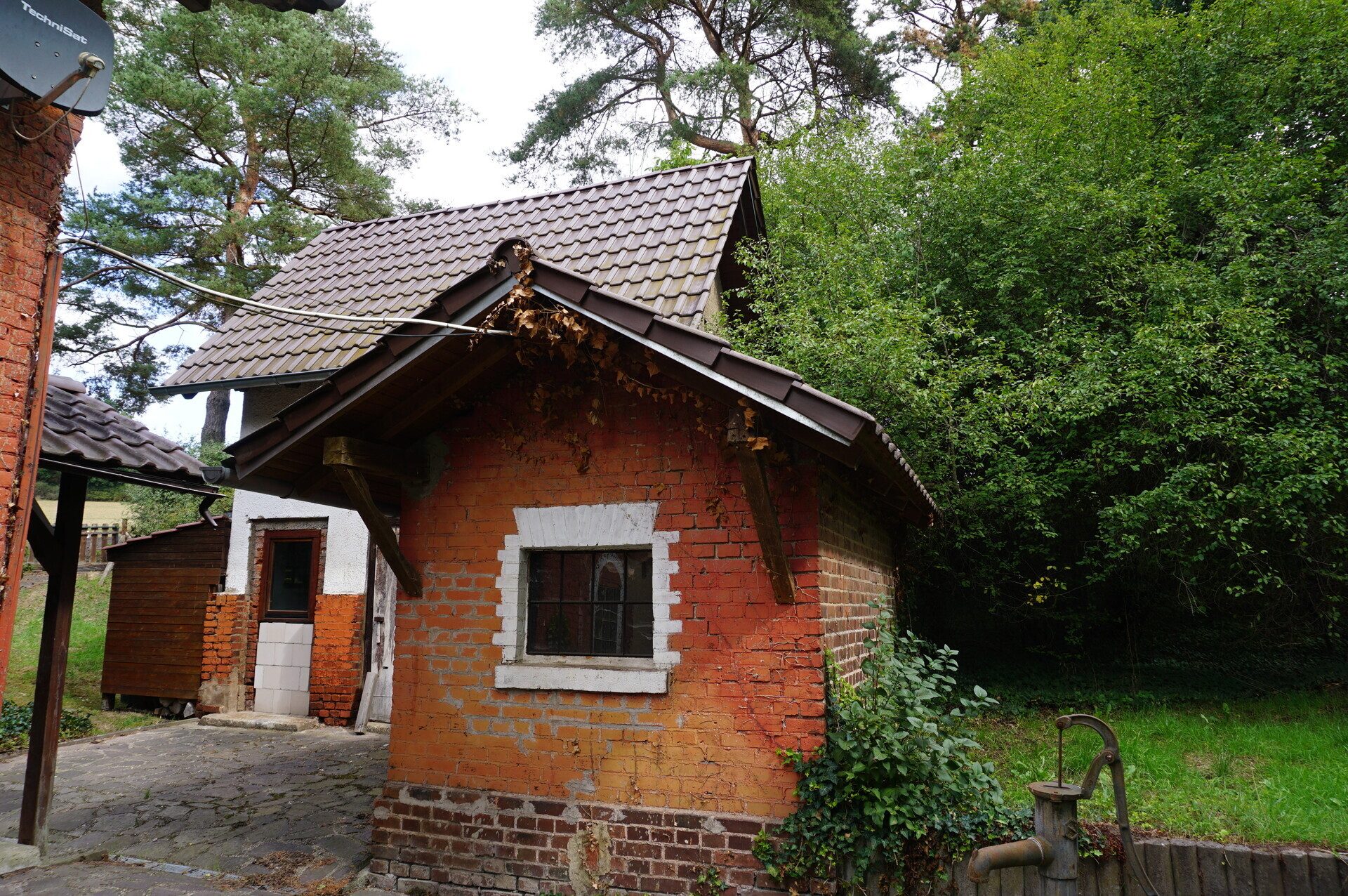 Immobilienangebot - Melsungen / Röhrenfurth - Wohnen - Bahnwärterhäuschen für Individualisten. Keine Käuferprovision!